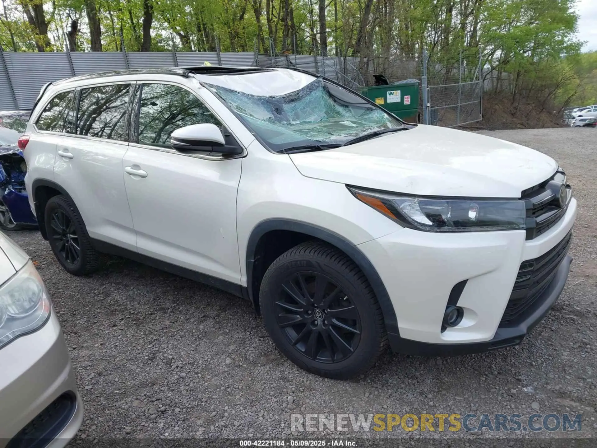 1 Photograph of a damaged car 5TDJZRFH5KS616112 TOYOTA HIGHLANDER 2019