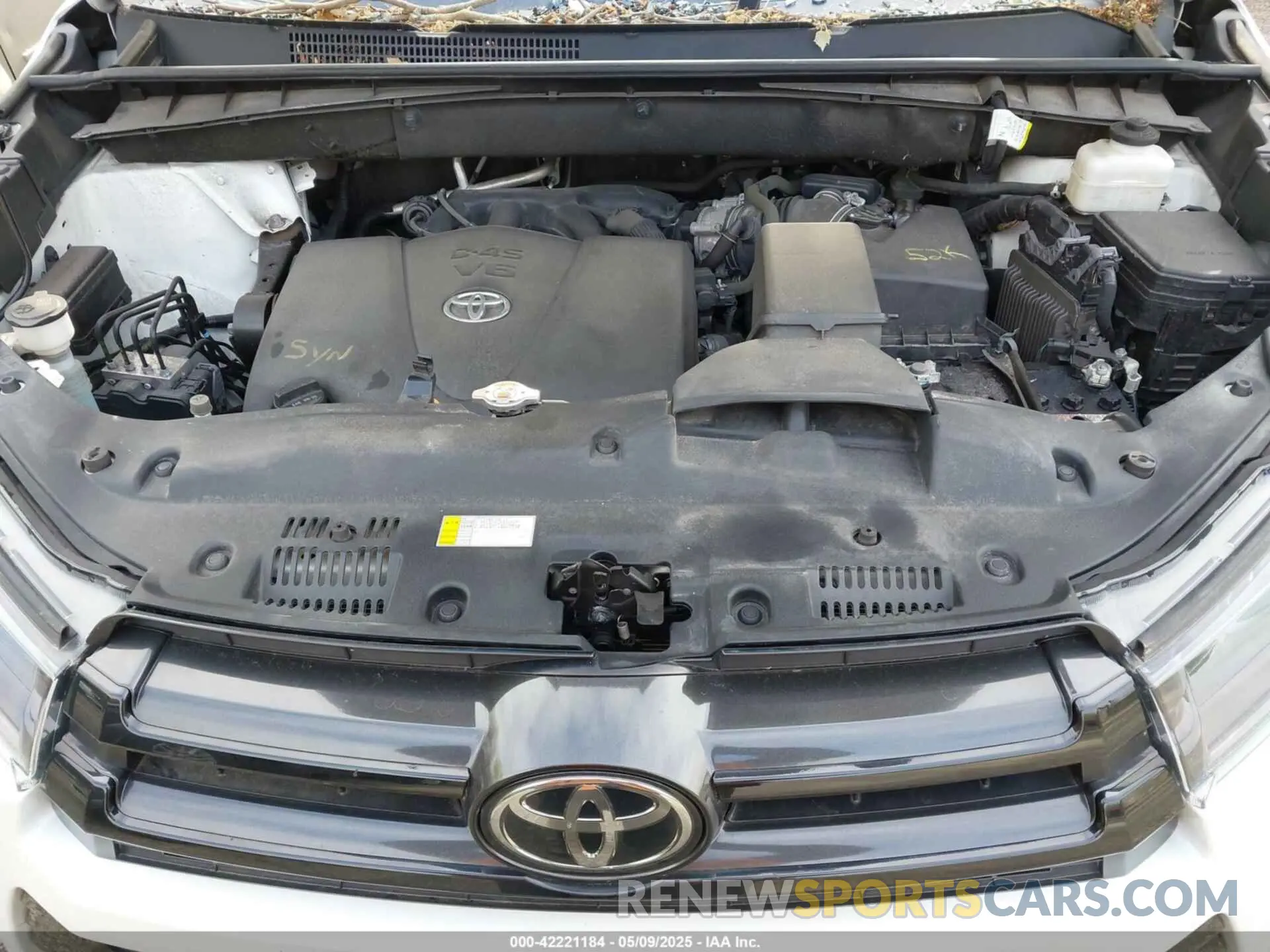 10 Photograph of a damaged car 5TDJZRFH5KS616112 TOYOTA HIGHLANDER 2019