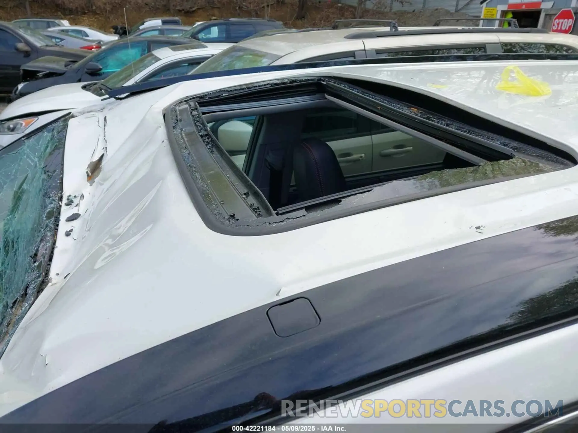 12 Photograph of a damaged car 5TDJZRFH5KS616112 TOYOTA HIGHLANDER 2019