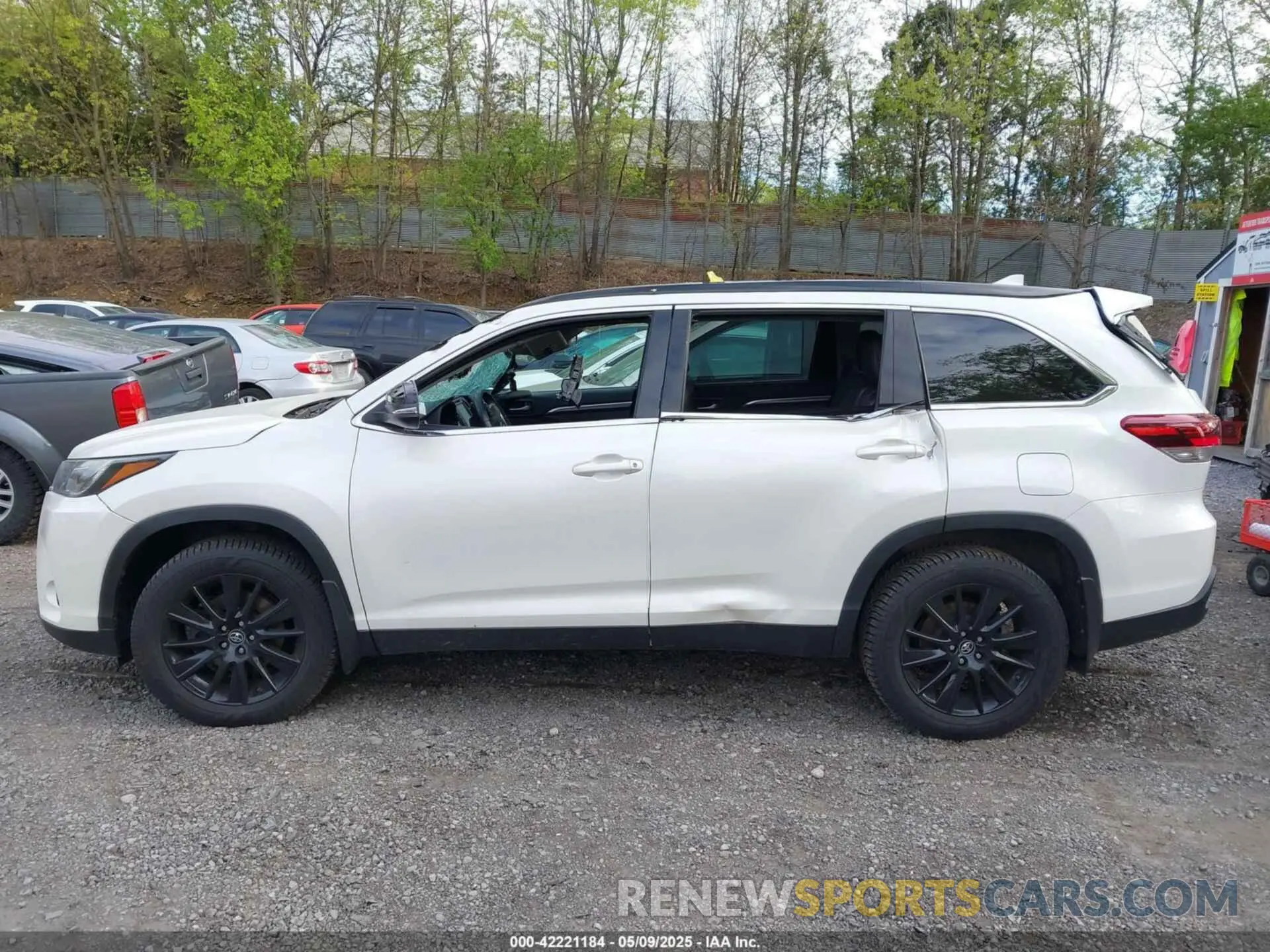 15 Photograph of a damaged car 5TDJZRFH5KS616112 TOYOTA HIGHLANDER 2019