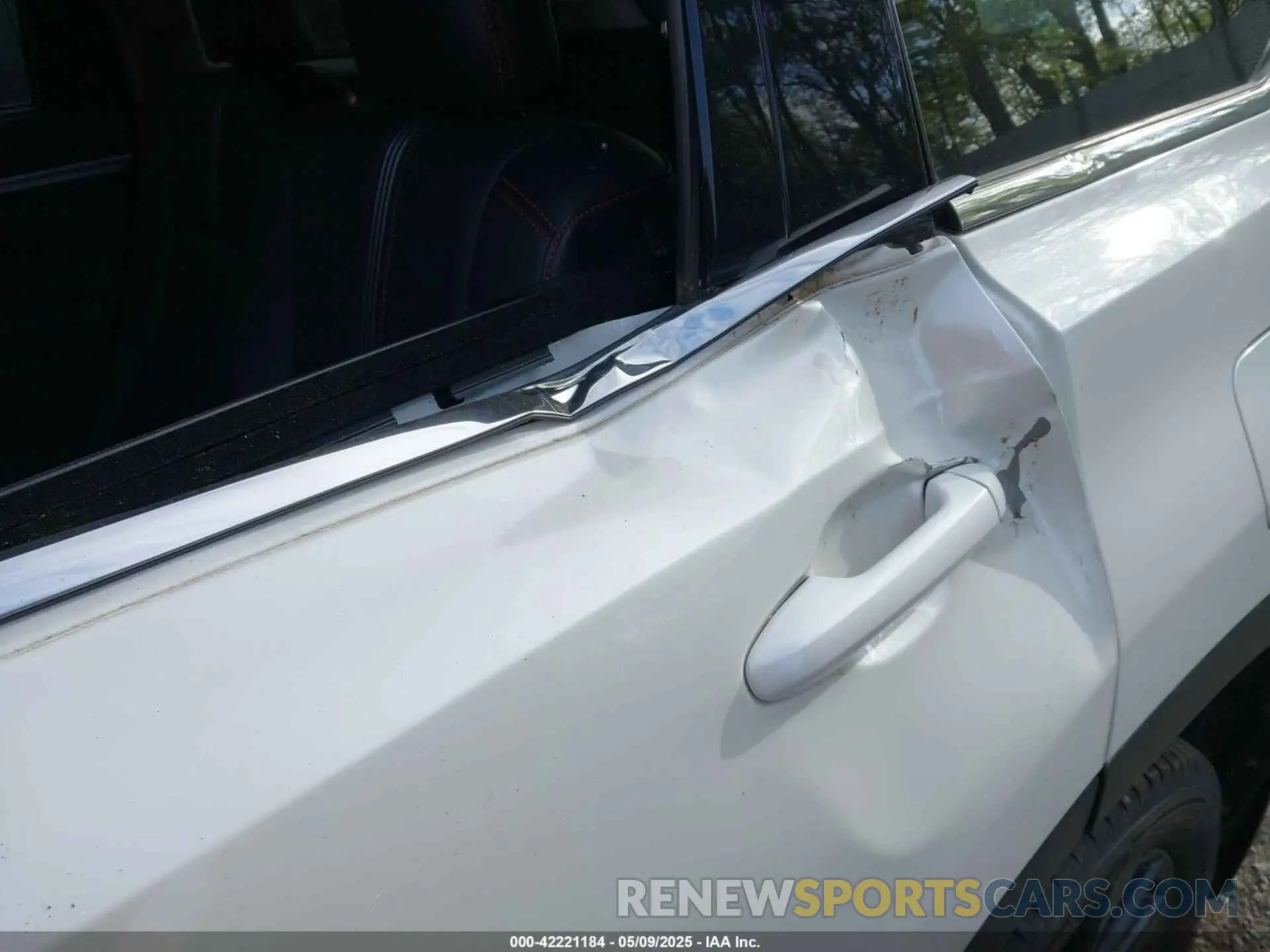 18 Photograph of a damaged car 5TDJZRFH5KS616112 TOYOTA HIGHLANDER 2019