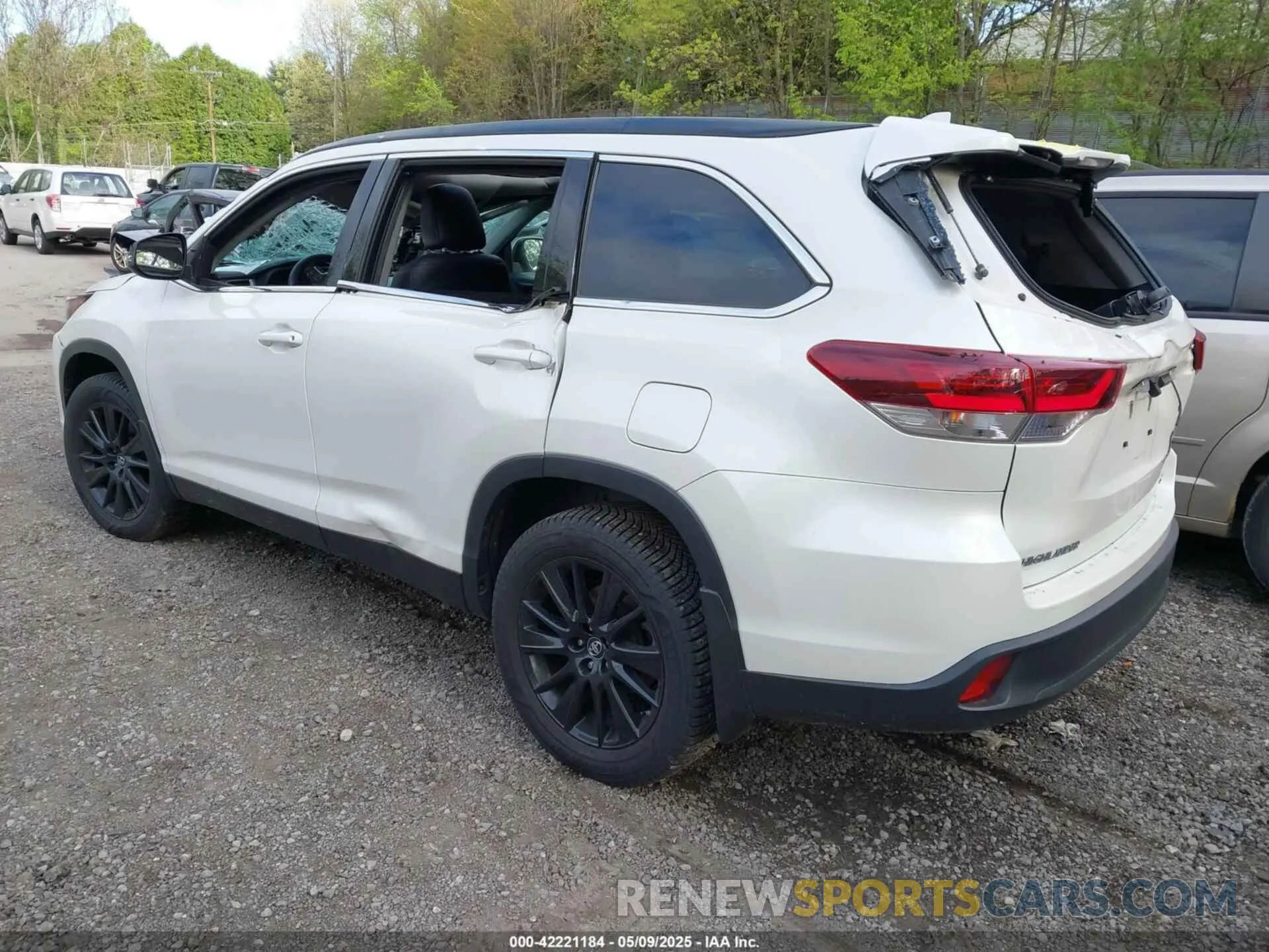 3 Photograph of a damaged car 5TDJZRFH5KS616112 TOYOTA HIGHLANDER 2019