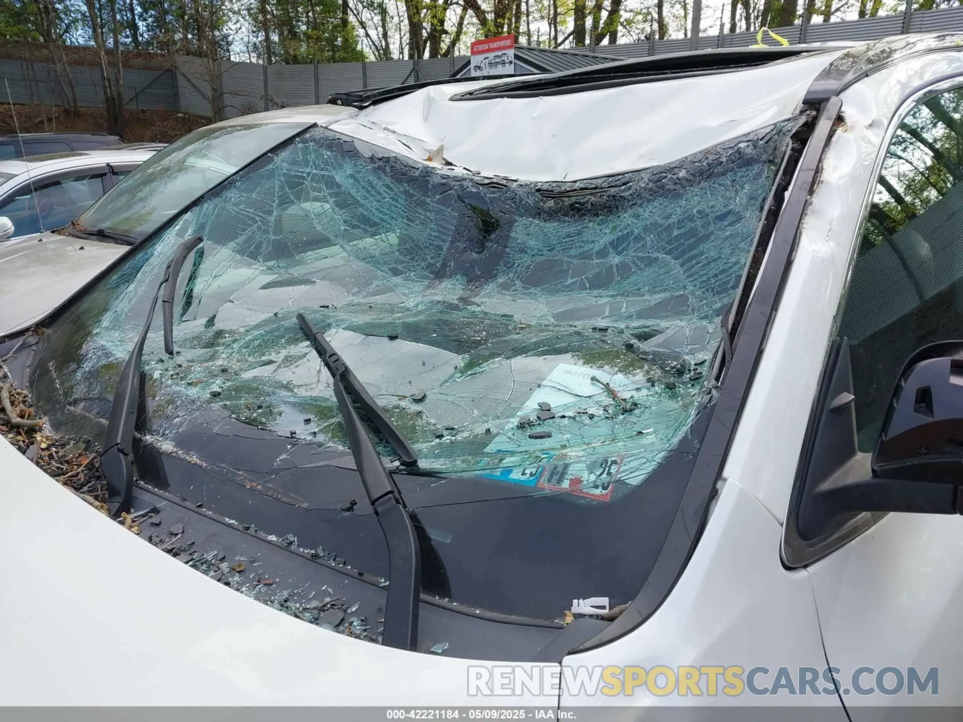 6 Photograph of a damaged car 5TDJZRFH5KS616112 TOYOTA HIGHLANDER 2019