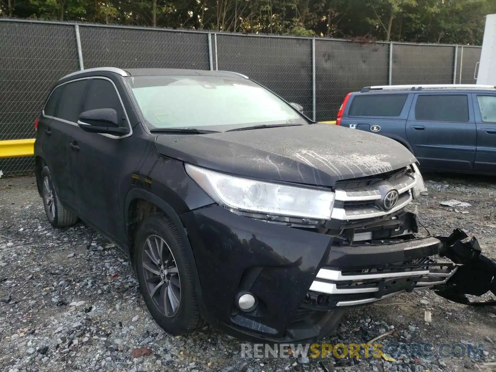 1 Photograph of a damaged car 5TDJZRFH5KS616594 TOYOTA HIGHLANDER 2019