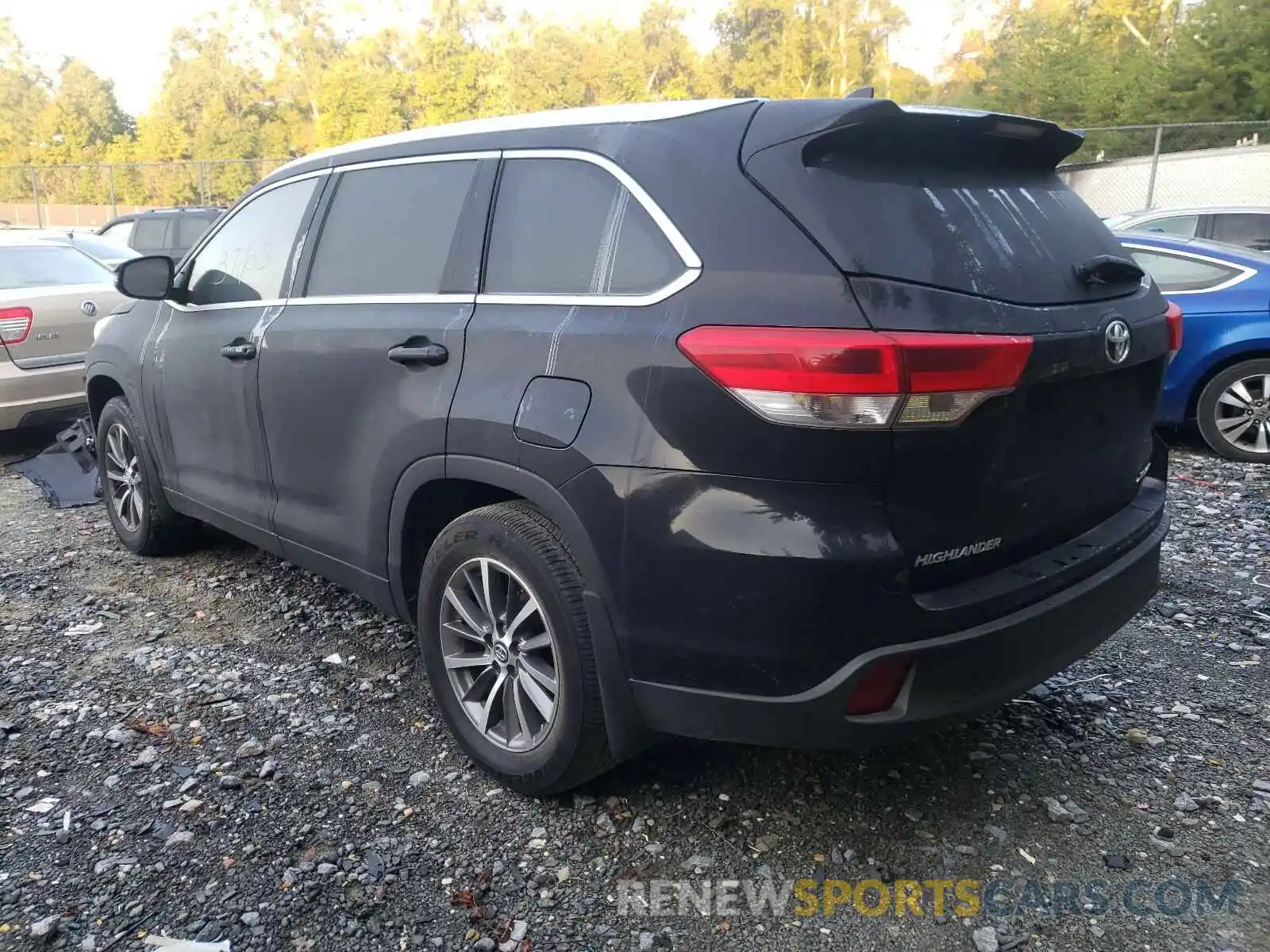 3 Photograph of a damaged car 5TDJZRFH5KS616594 TOYOTA HIGHLANDER 2019