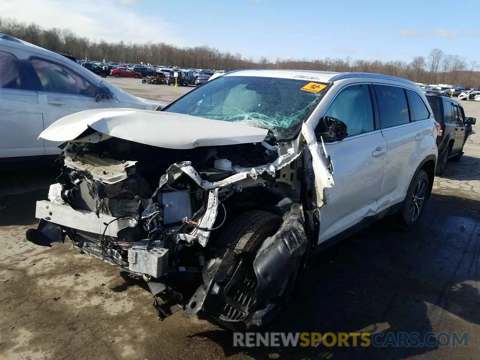 2 Photograph of a damaged car 5TDJZRFH5KS620497 TOYOTA HIGHLANDER 2019