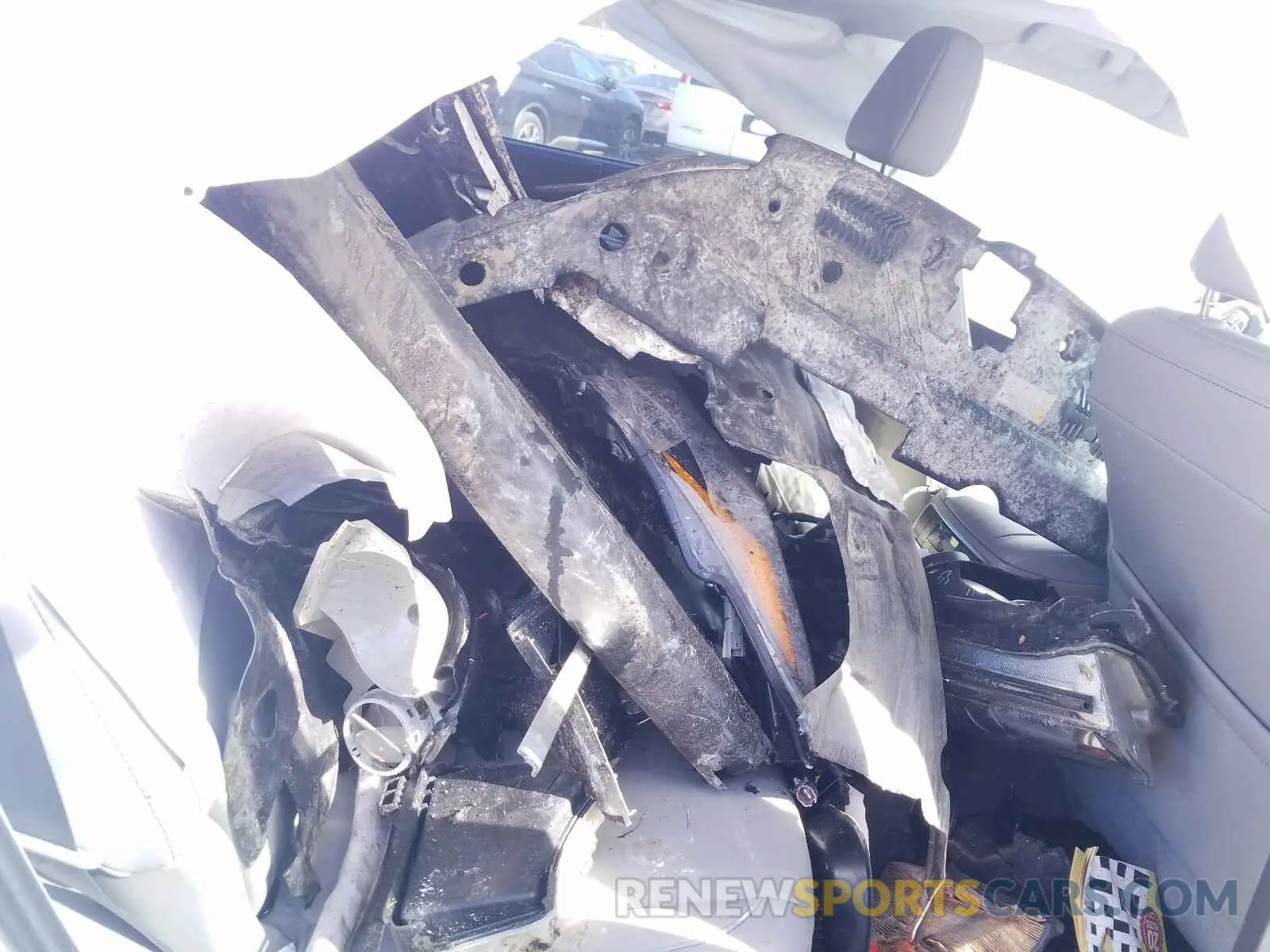 6 Photograph of a damaged car 5TDJZRFH5KS620497 TOYOTA HIGHLANDER 2019
