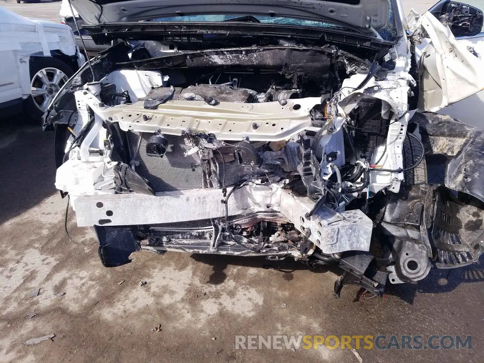 9 Photograph of a damaged car 5TDJZRFH5KS620497 TOYOTA HIGHLANDER 2019