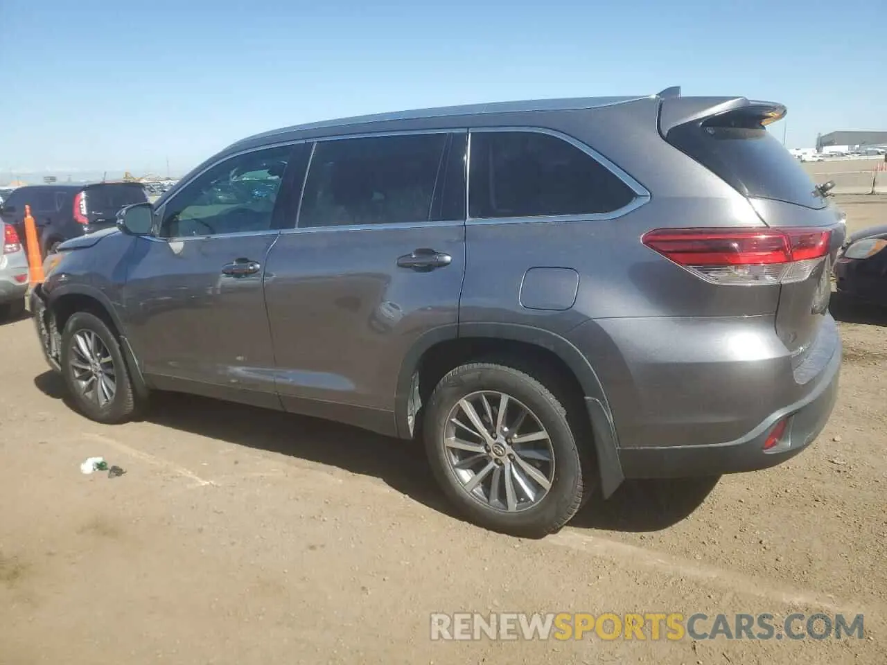 2 Photograph of a damaged car 5TDJZRFH5KS624310 TOYOTA HIGHLANDER 2019