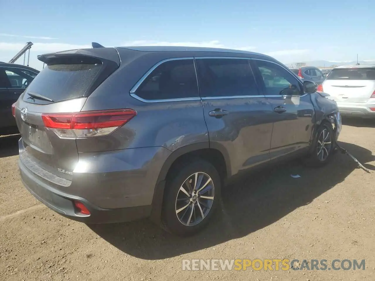 3 Photograph of a damaged car 5TDJZRFH5KS624310 TOYOTA HIGHLANDER 2019