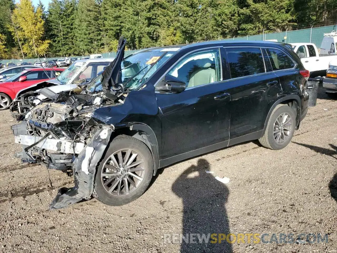 1 Photograph of a damaged car 5TDJZRFH5KS625506 TOYOTA HIGHLANDER 2019