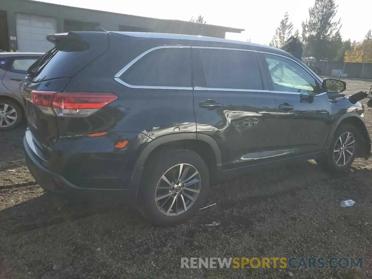 3 Photograph of a damaged car 5TDJZRFH5KS625506 TOYOTA HIGHLANDER 2019