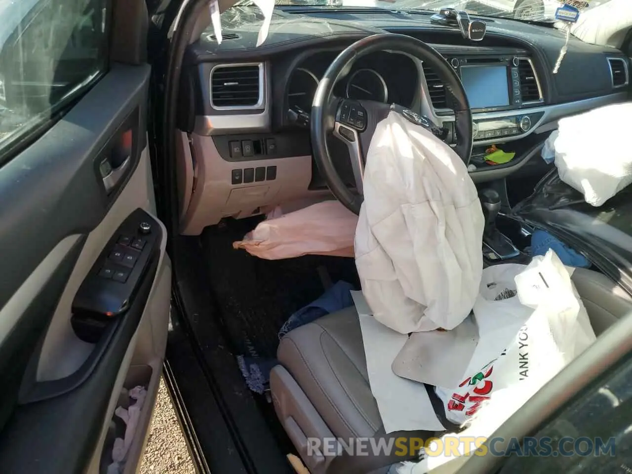 8 Photograph of a damaged car 5TDJZRFH5KS625506 TOYOTA HIGHLANDER 2019