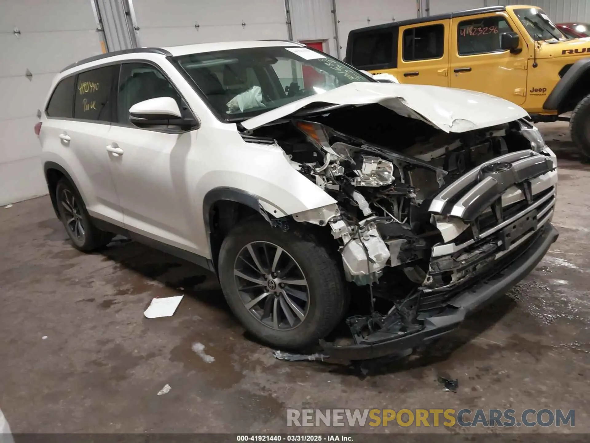 1 Photograph of a damaged car 5TDJZRFH5KS626235 TOYOTA HIGHLANDER 2019