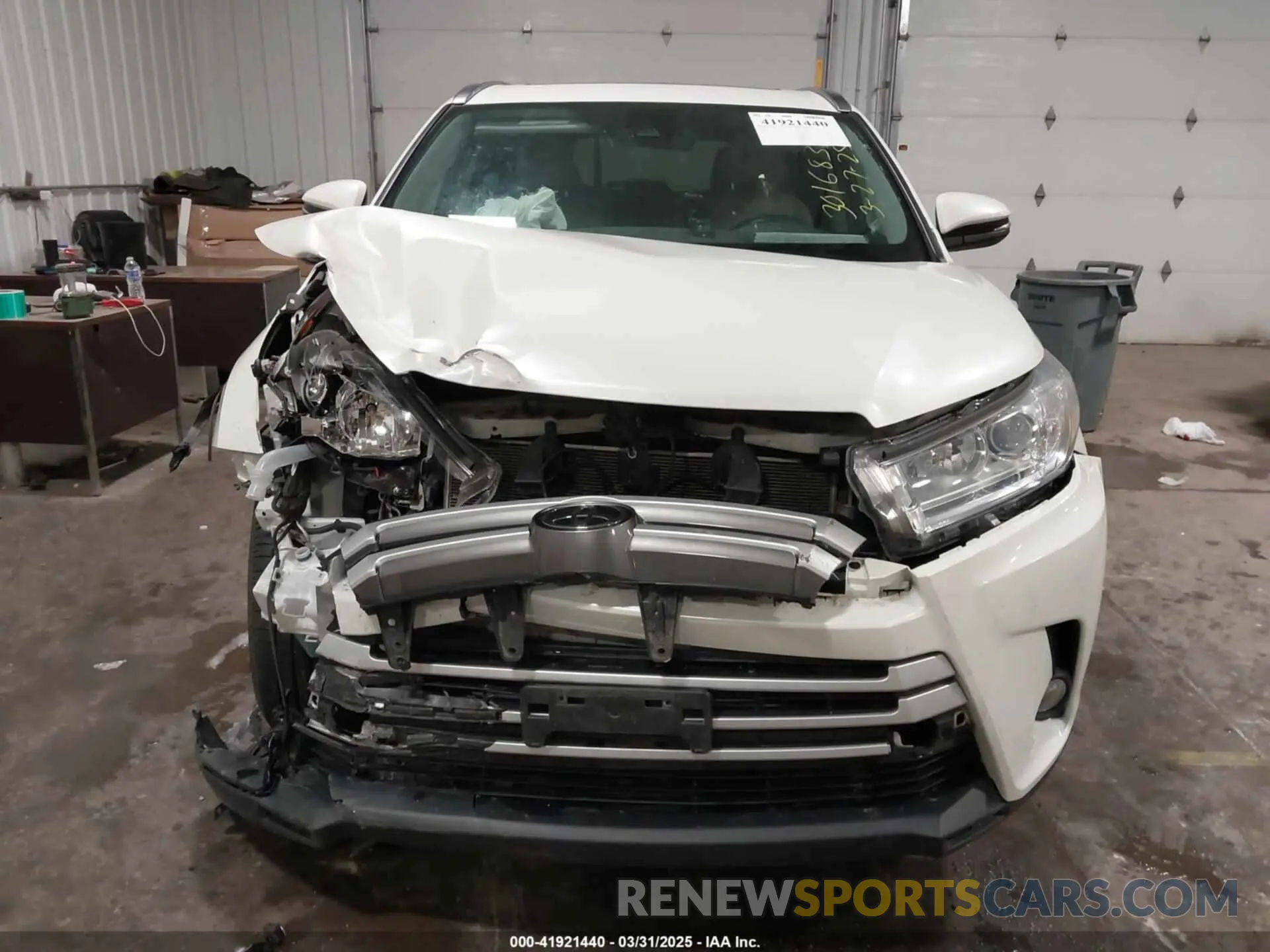 12 Photograph of a damaged car 5TDJZRFH5KS626235 TOYOTA HIGHLANDER 2019