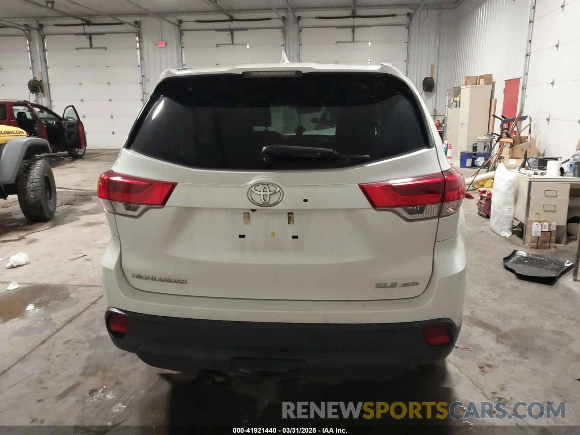 16 Photograph of a damaged car 5TDJZRFH5KS626235 TOYOTA HIGHLANDER 2019