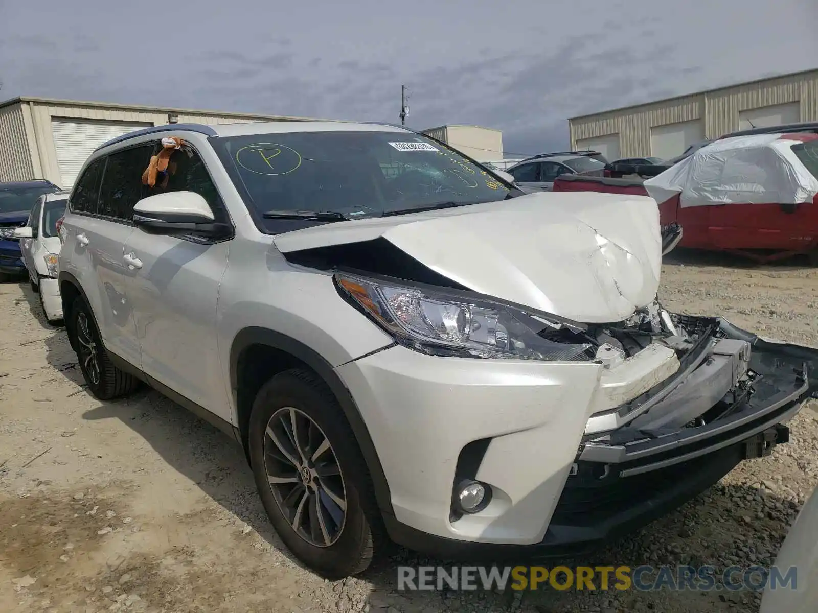 1 Photograph of a damaged car 5TDJZRFH5KS626509 TOYOTA HIGHLANDER 2019