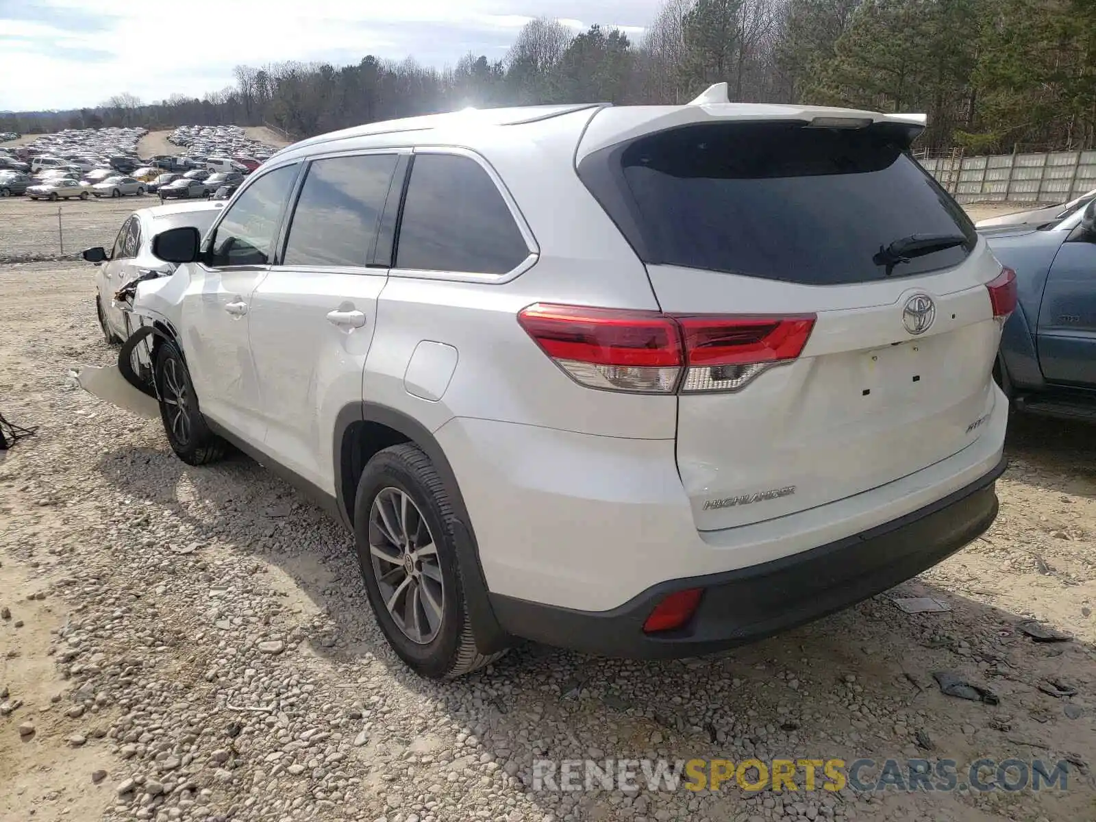 3 Photograph of a damaged car 5TDJZRFH5KS626509 TOYOTA HIGHLANDER 2019