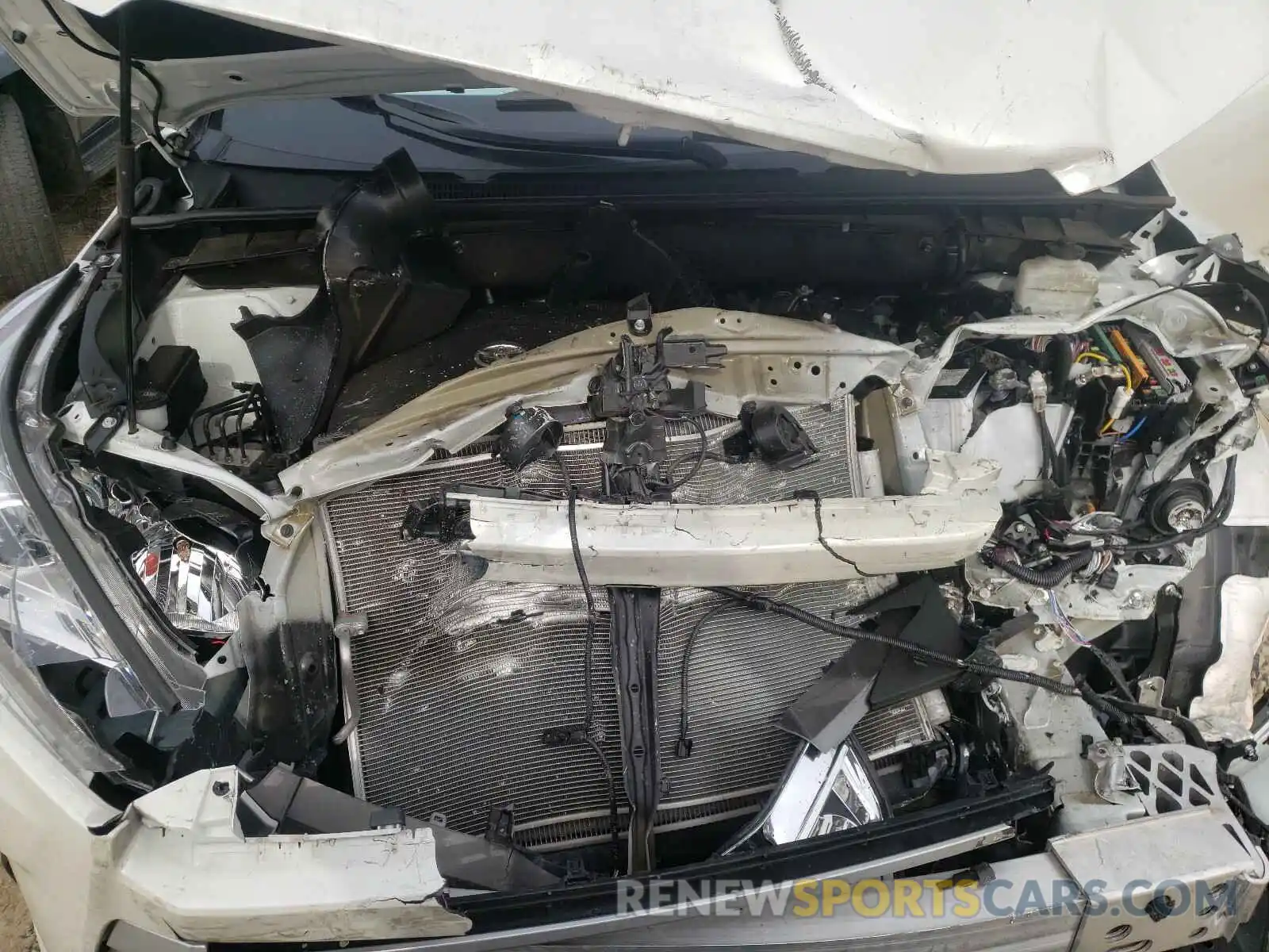 7 Photograph of a damaged car 5TDJZRFH5KS626509 TOYOTA HIGHLANDER 2019