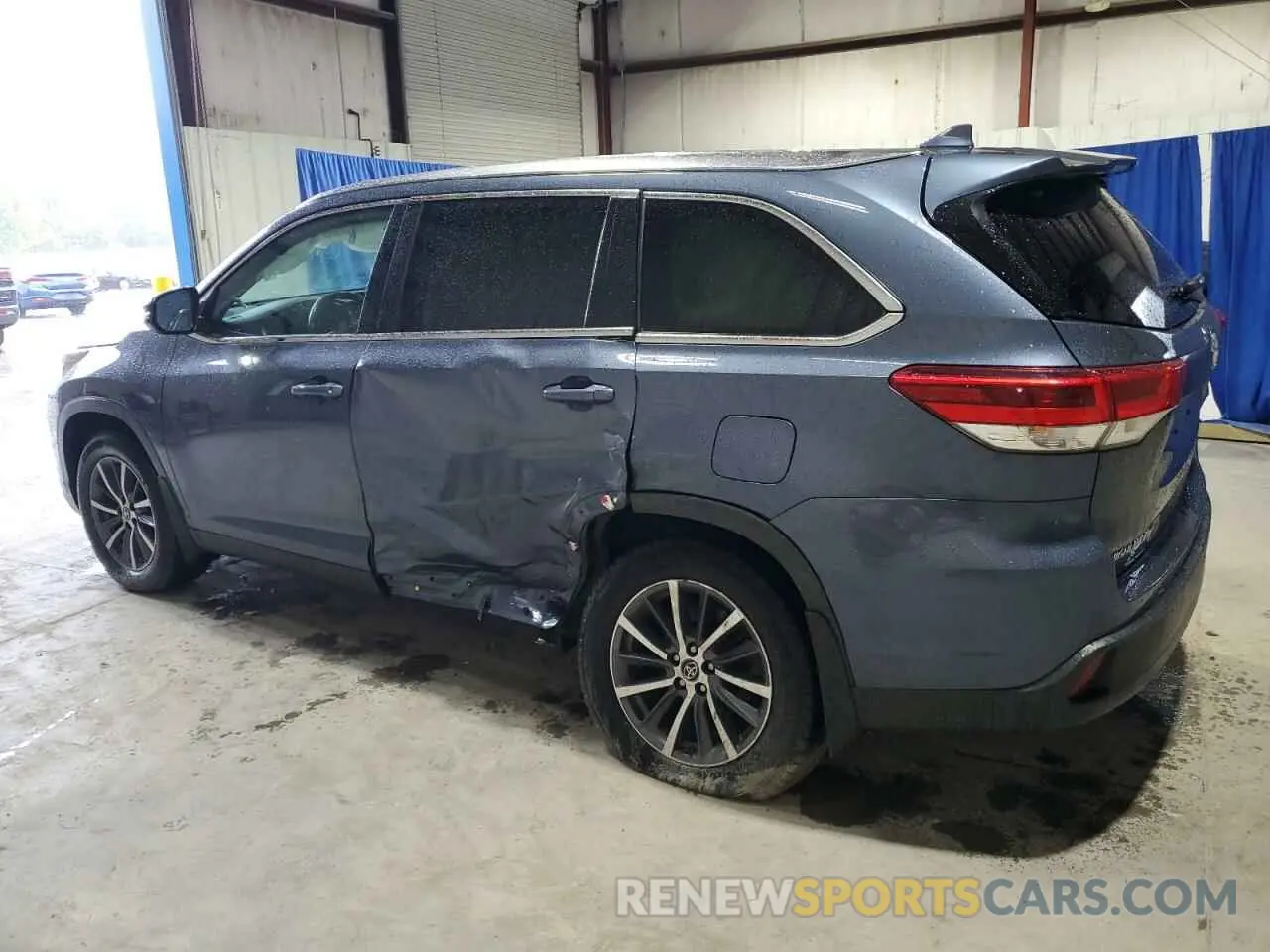 2 Photograph of a damaged car 5TDJZRFH5KS714752 TOYOTA HIGHLANDER 2019