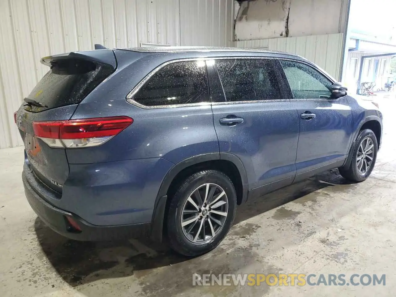 3 Photograph of a damaged car 5TDJZRFH5KS714752 TOYOTA HIGHLANDER 2019
