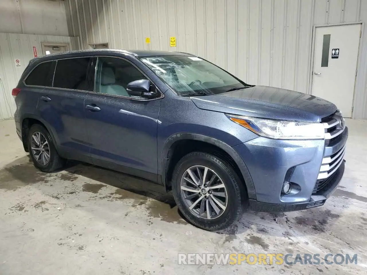 4 Photograph of a damaged car 5TDJZRFH5KS714752 TOYOTA HIGHLANDER 2019