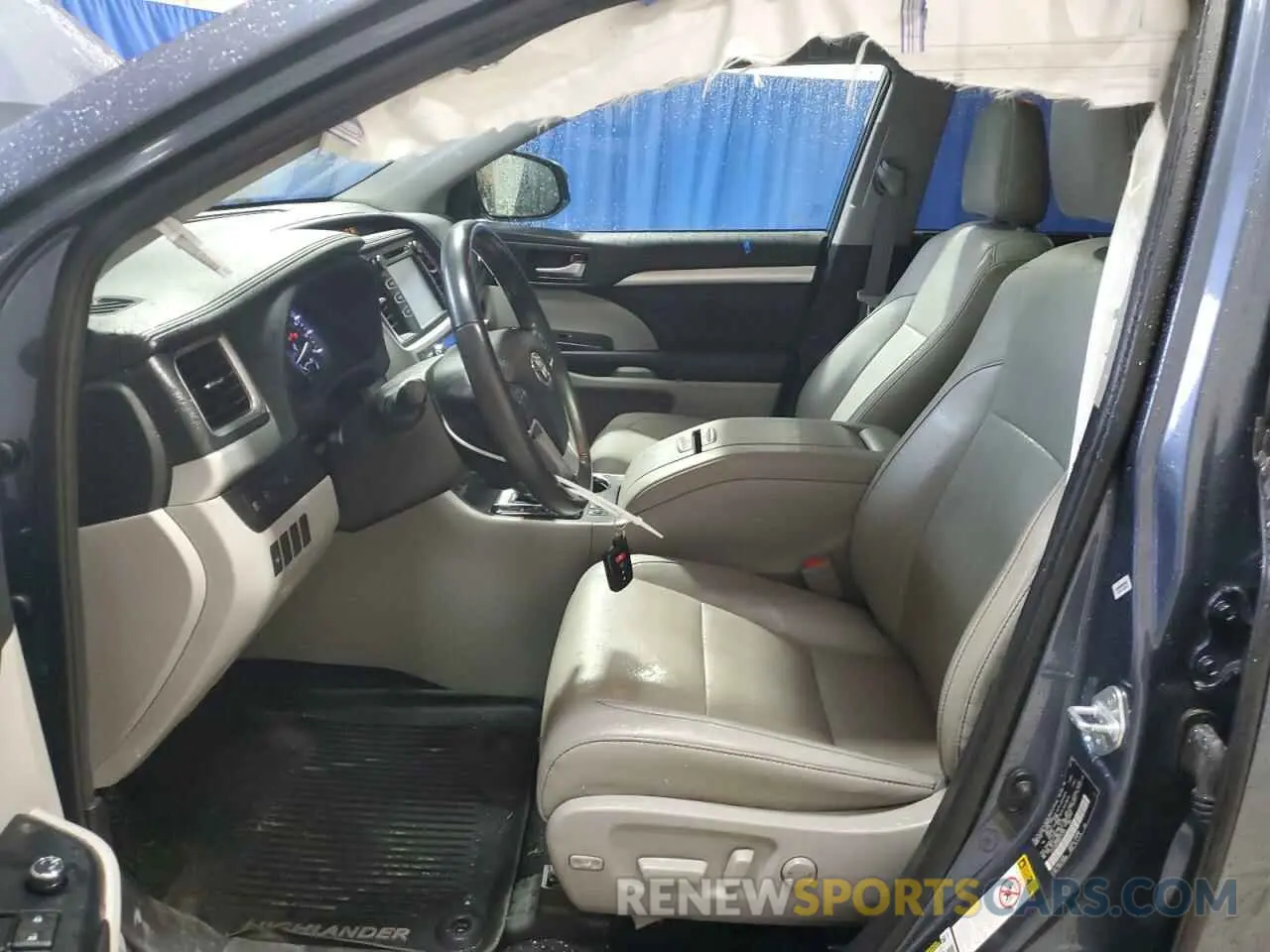 7 Photograph of a damaged car 5TDJZRFH5KS714752 TOYOTA HIGHLANDER 2019