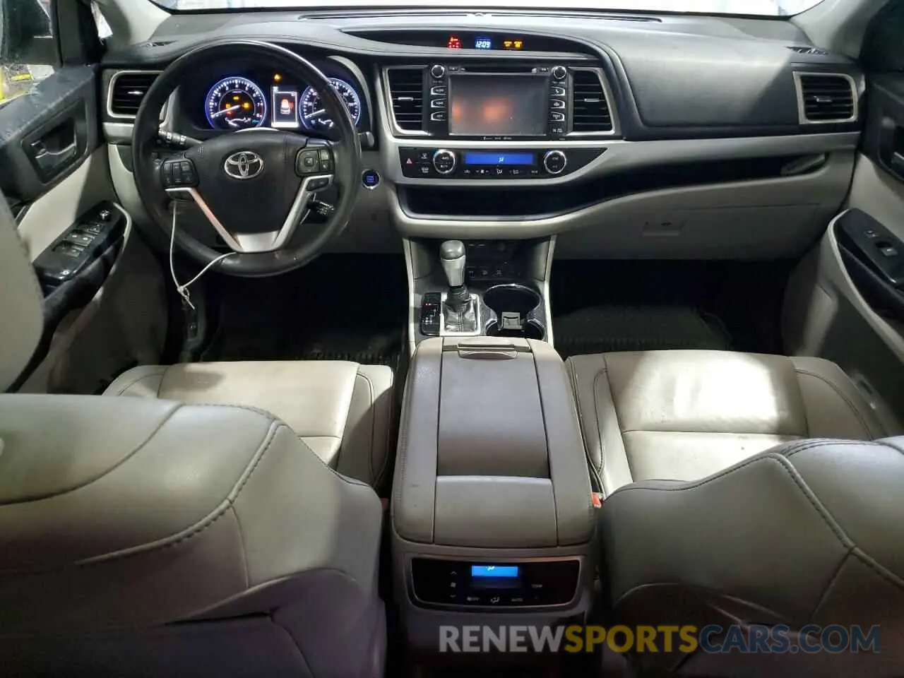 8 Photograph of a damaged car 5TDJZRFH5KS714752 TOYOTA HIGHLANDER 2019