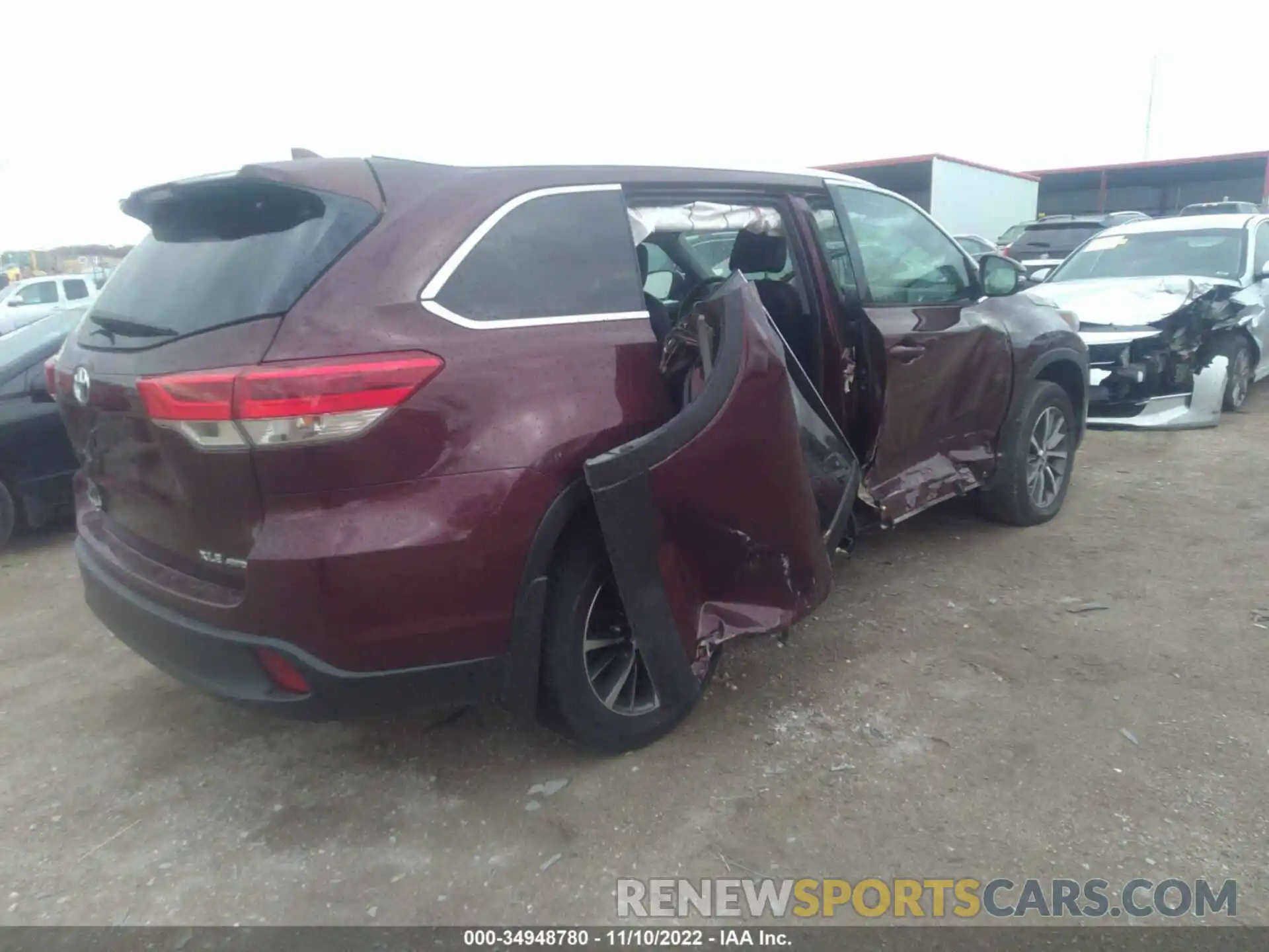 4 Photograph of a damaged car 5TDJZRFH5KS724925 TOYOTA HIGHLANDER 2019