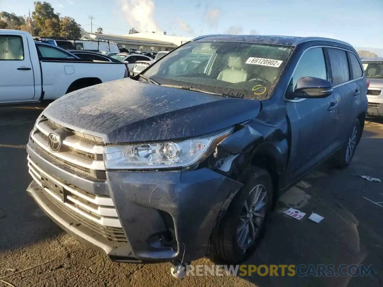 1 Photograph of a damaged car 5TDJZRFH5KS741255 TOYOTA HIGHLANDER 2019