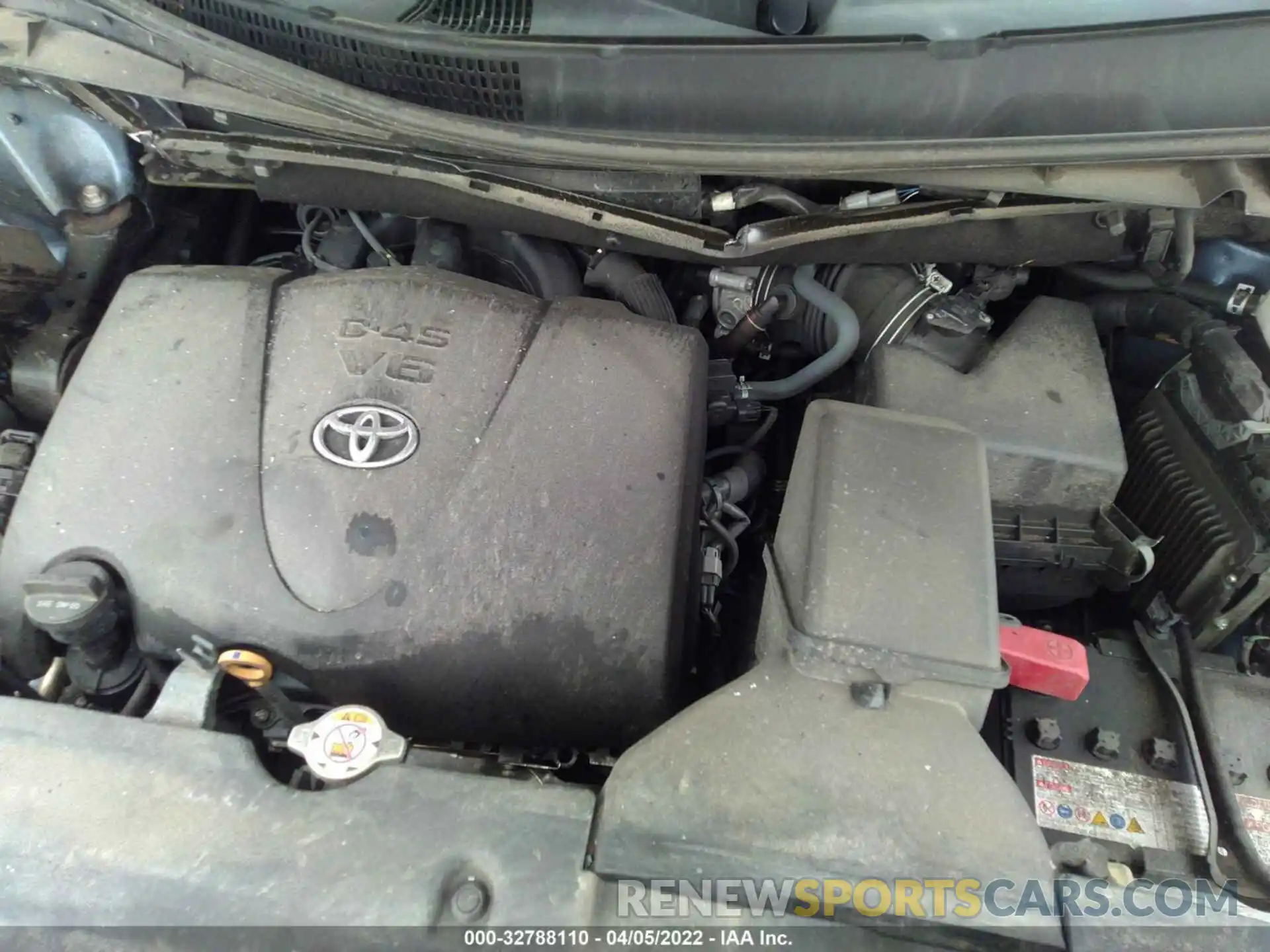 10 Photograph of a damaged car 5TDJZRFH5KS745211 TOYOTA HIGHLANDER 2019