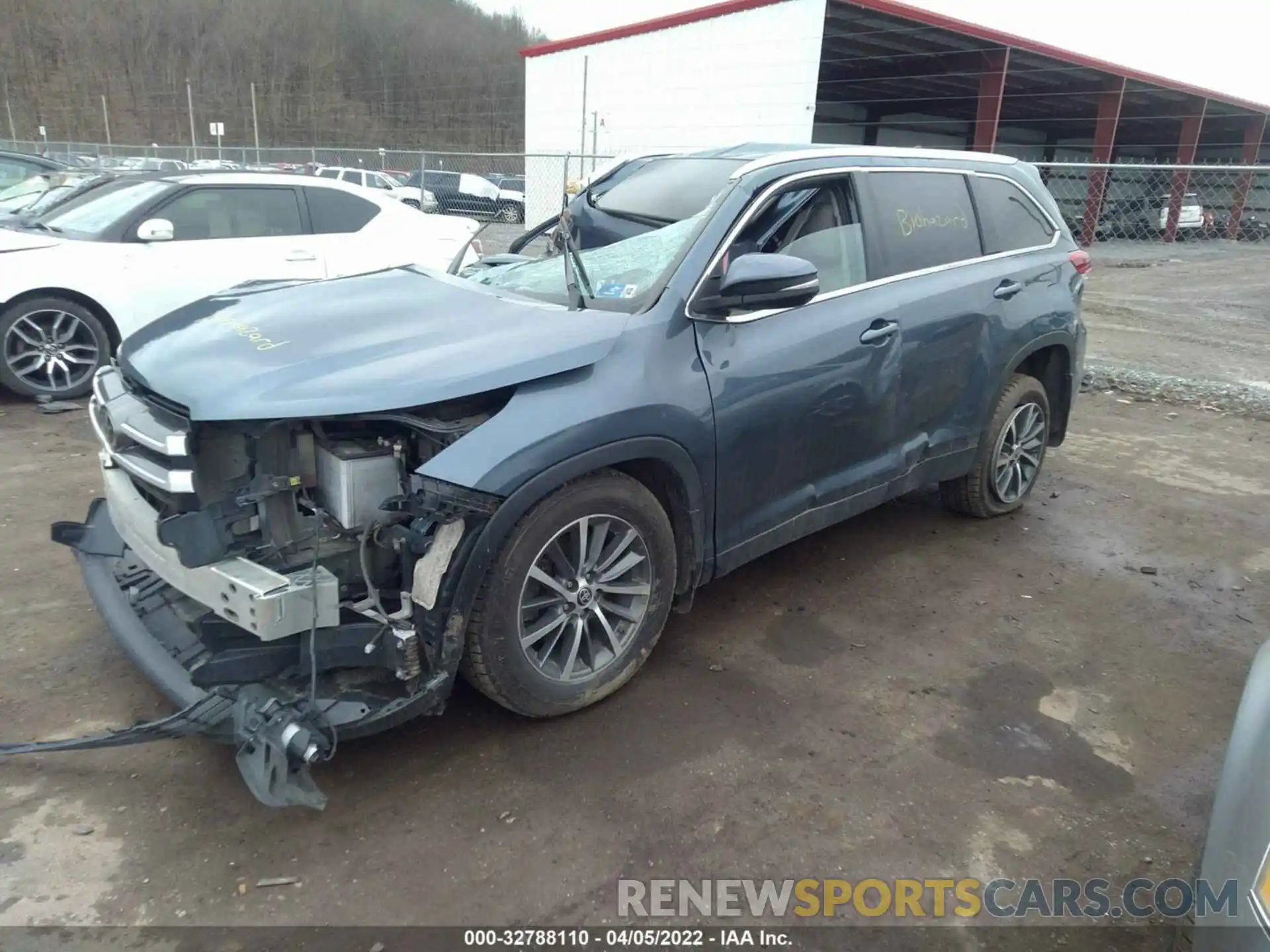 2 Photograph of a damaged car 5TDJZRFH5KS745211 TOYOTA HIGHLANDER 2019