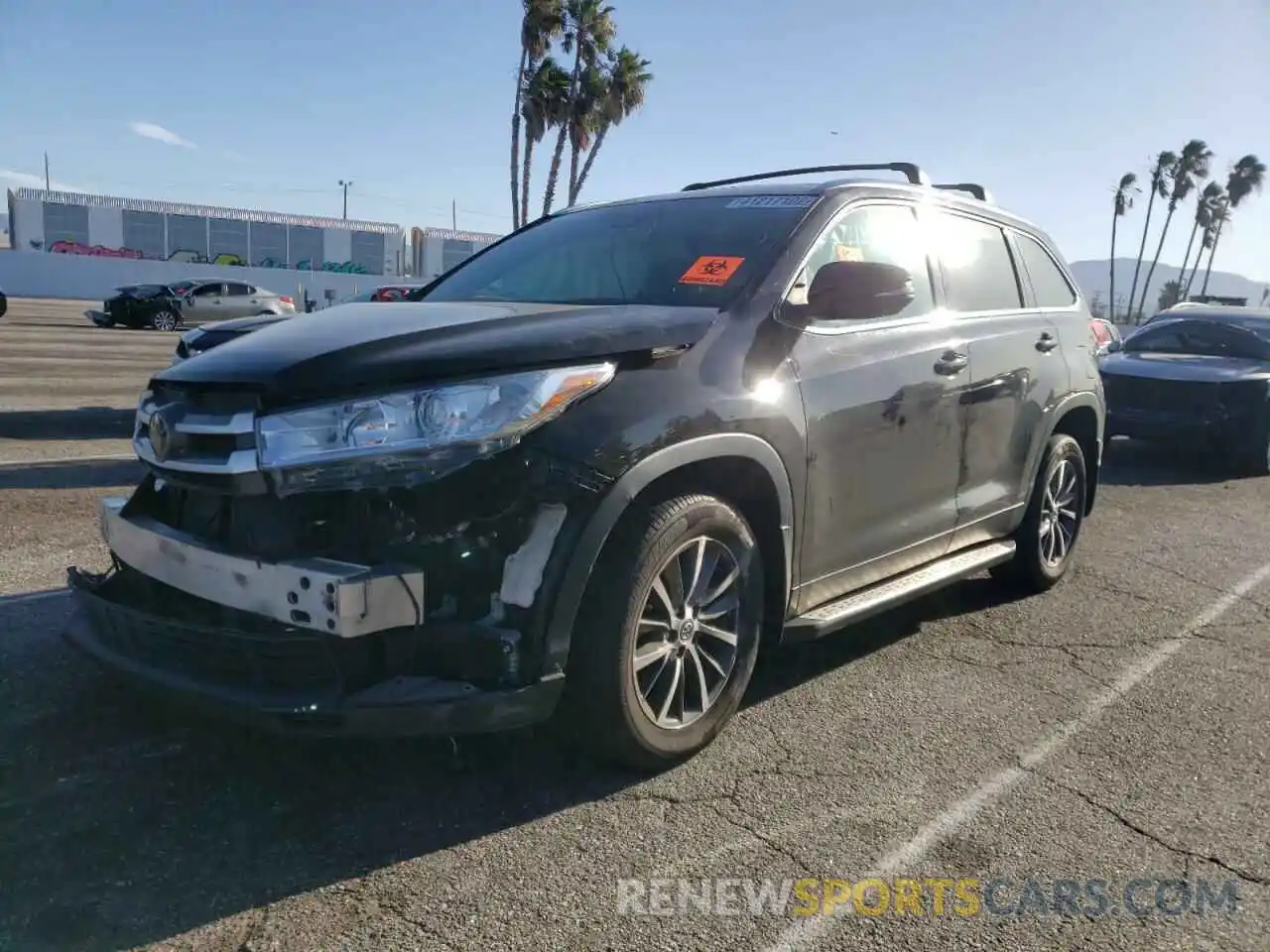 2 Photograph of a damaged car 5TDJZRFH5KS918113 TOYOTA HIGHLANDER 2019