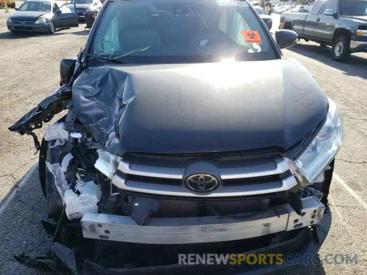 9 Photograph of a damaged car 5TDJZRFH5KS918113 TOYOTA HIGHLANDER 2019