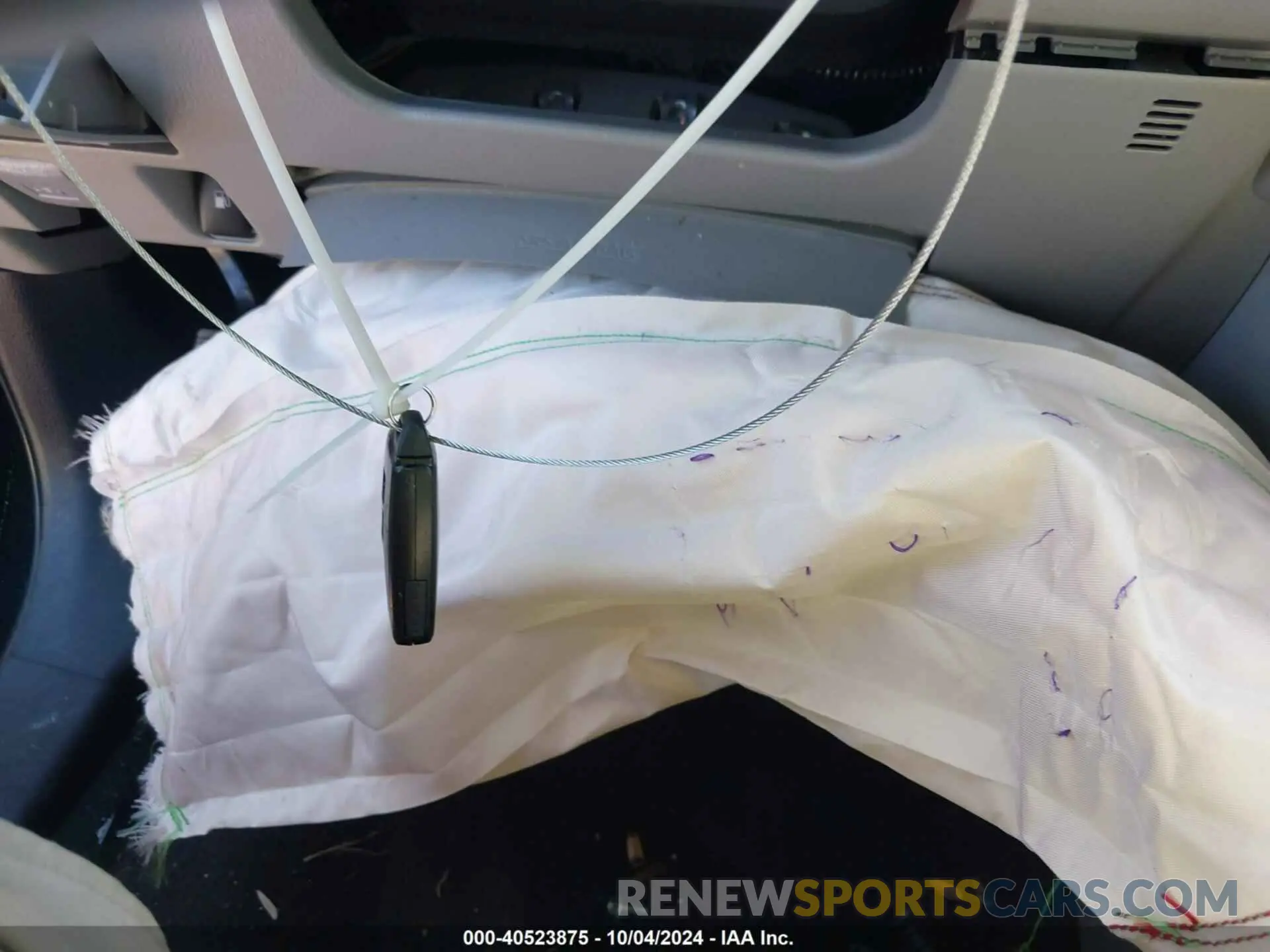 11 Photograph of a damaged car 5TDJZRFH5KS920265 TOYOTA HIGHLANDER 2019