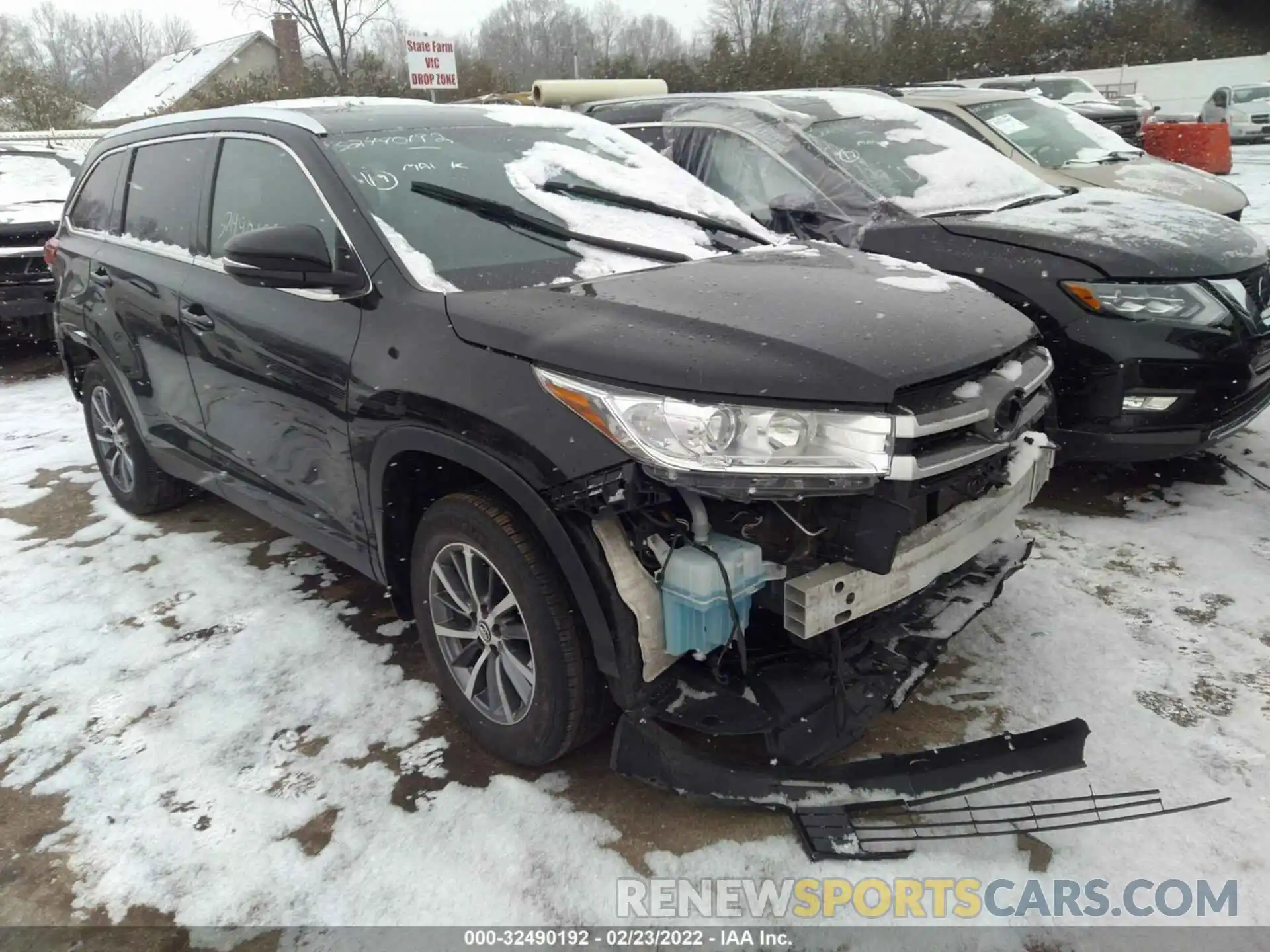 1 Photograph of a damaged car 5TDJZRFH5KS922808 TOYOTA HIGHLANDER 2019