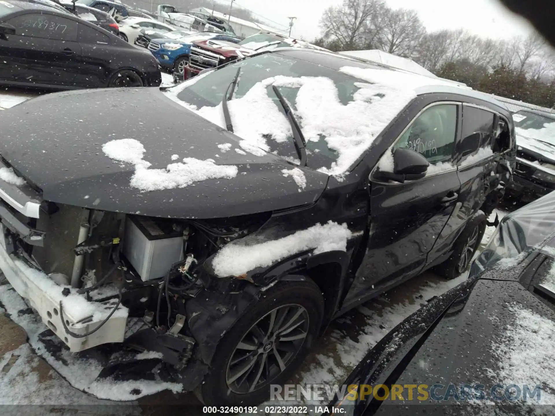 2 Photograph of a damaged car 5TDJZRFH5KS922808 TOYOTA HIGHLANDER 2019