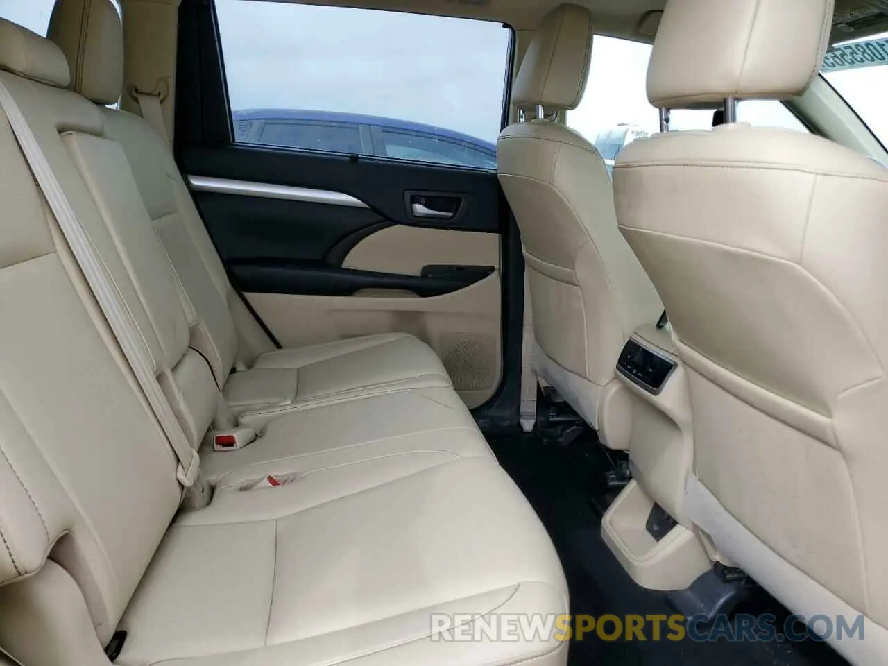 12 Photograph of a damaged car 5TDJZRFH5KS930410 TOYOTA HIGHLANDER 2019