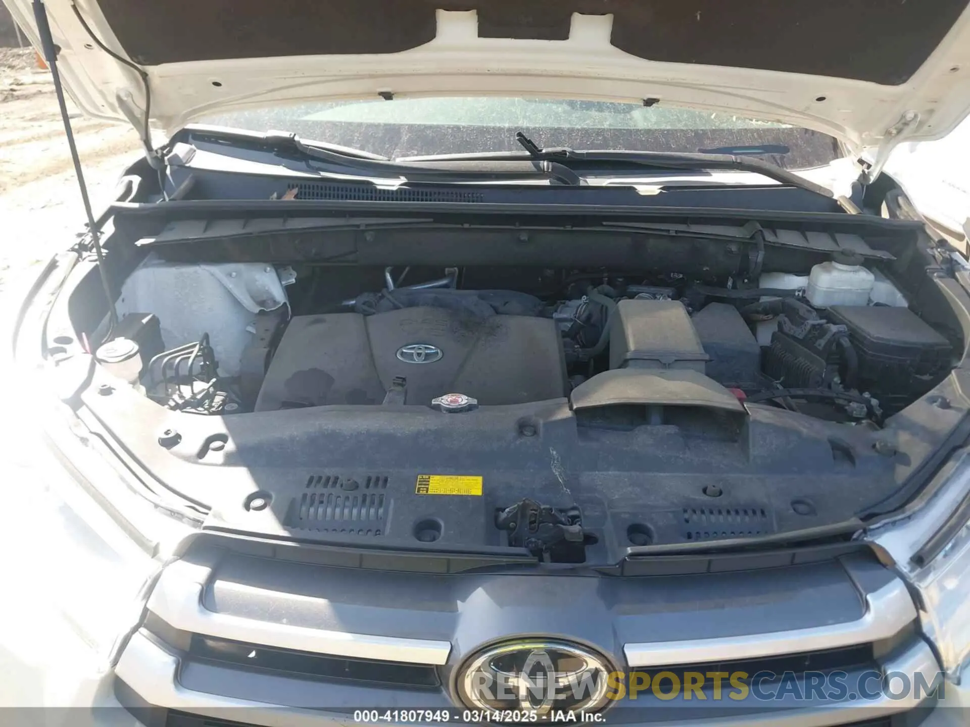 10 Photograph of a damaged car 5TDJZRFH5KS933386 TOYOTA HIGHLANDER 2019