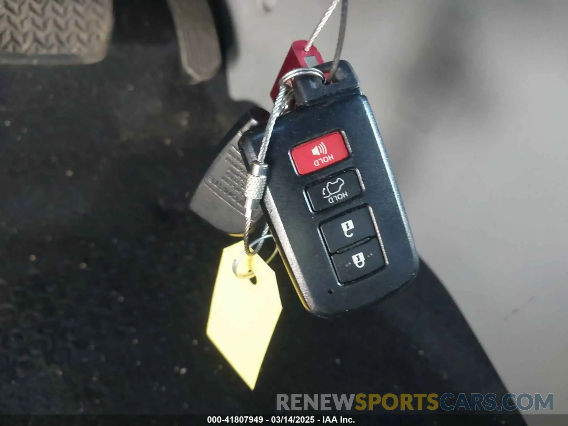 11 Photograph of a damaged car 5TDJZRFH5KS933386 TOYOTA HIGHLANDER 2019