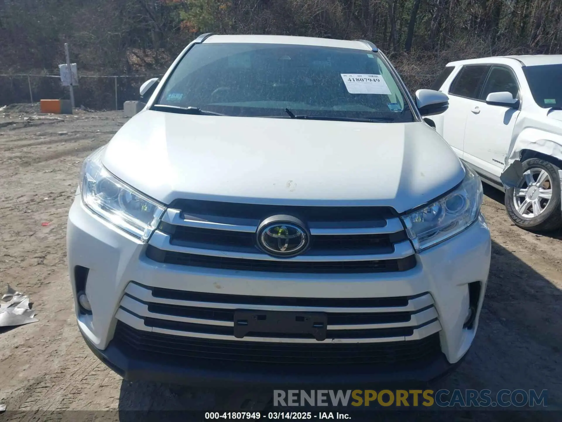 12 Photograph of a damaged car 5TDJZRFH5KS933386 TOYOTA HIGHLANDER 2019