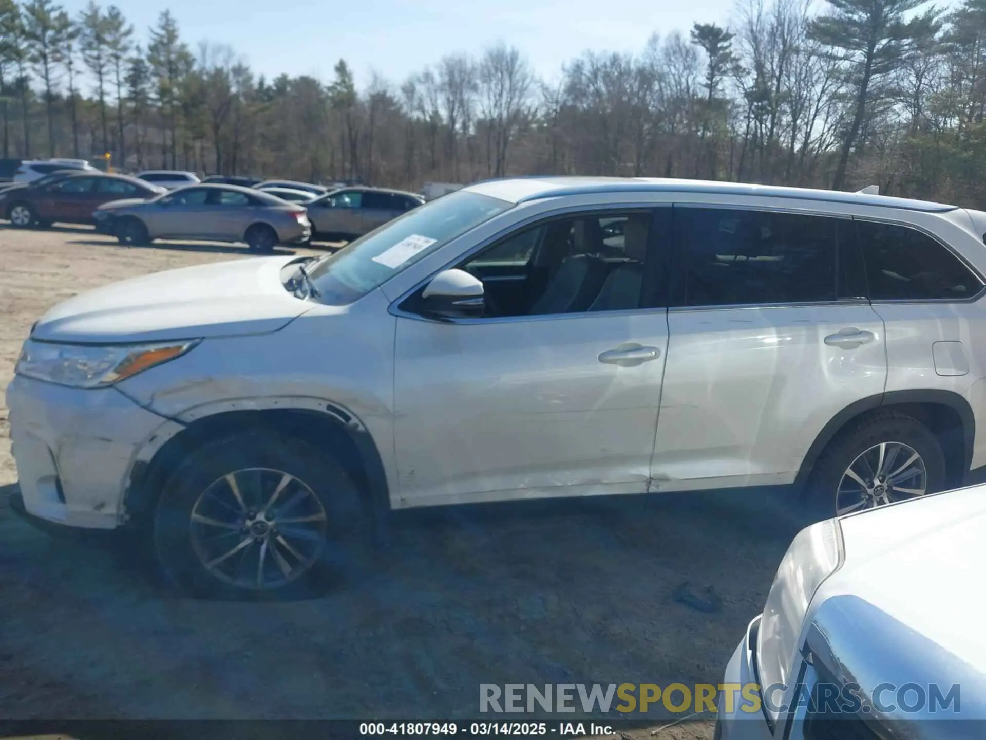 14 Photograph of a damaged car 5TDJZRFH5KS933386 TOYOTA HIGHLANDER 2019