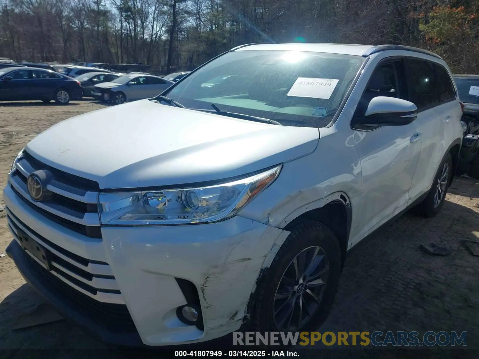 2 Photograph of a damaged car 5TDJZRFH5KS933386 TOYOTA HIGHLANDER 2019