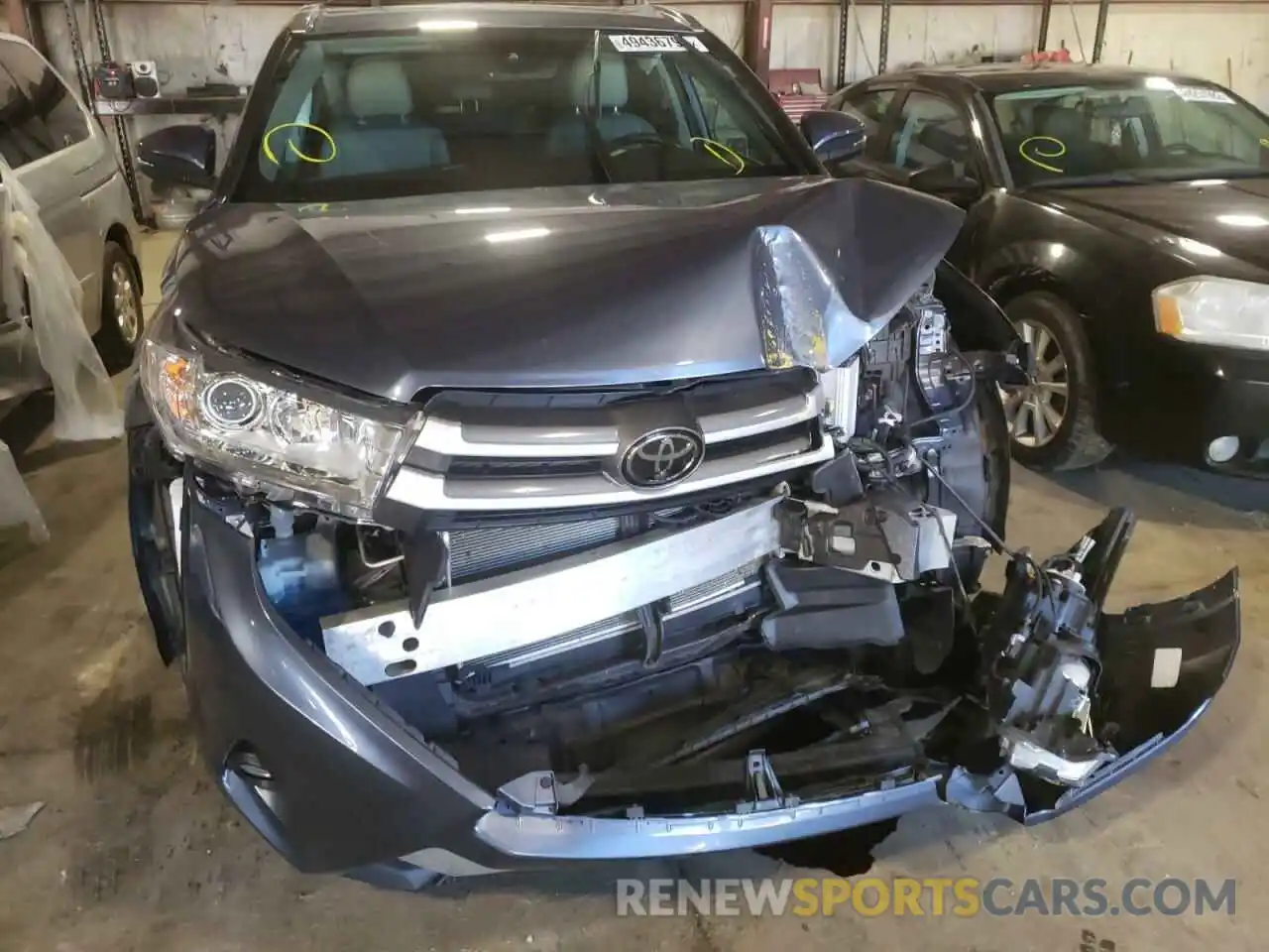 9 Photograph of a damaged car 5TDJZRFH5KS938300 TOYOTA HIGHLANDER 2019