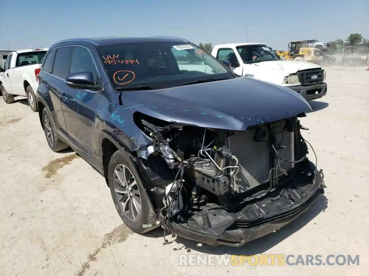 1 Photograph of a damaged car 5TDJZRFH5KS954884 TOYOTA HIGHLANDER 2019