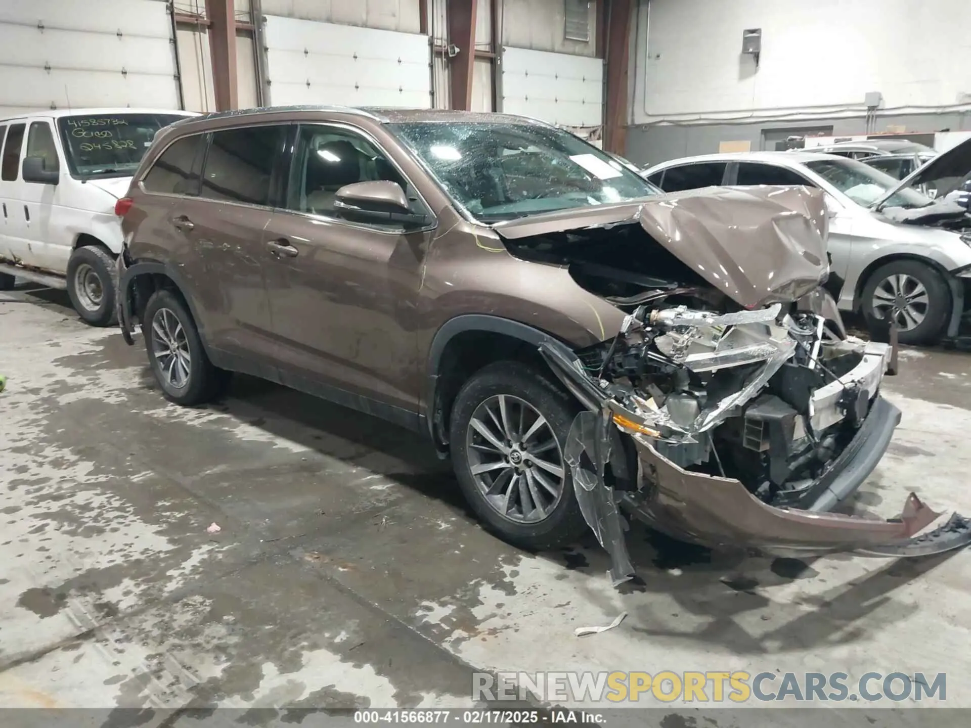 1 Photograph of a damaged car 5TDJZRFH5KS973127 TOYOTA HIGHLANDER 2019
