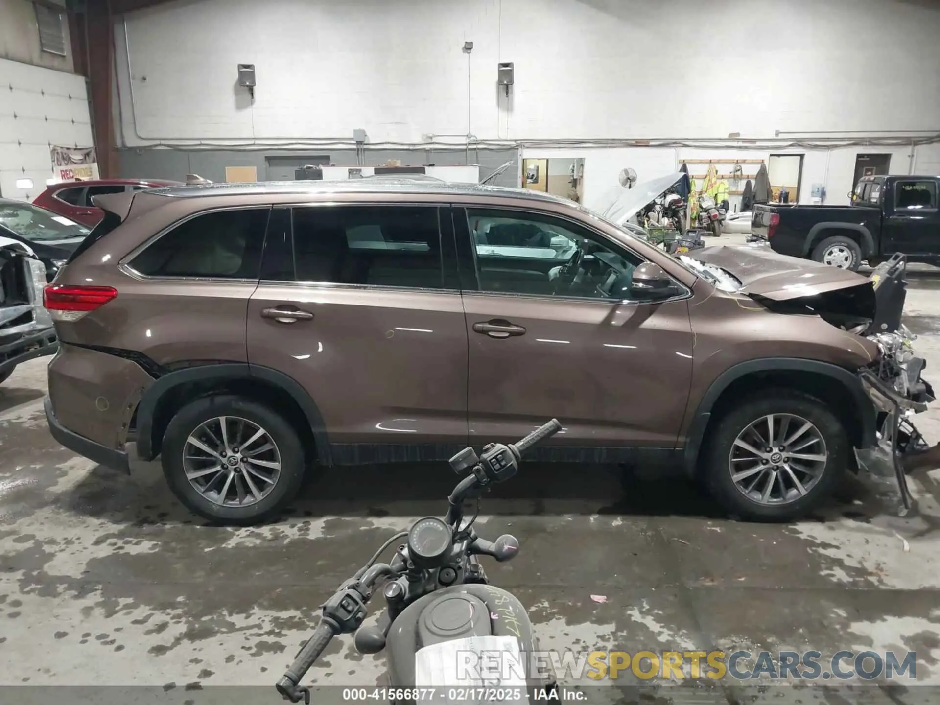 13 Photograph of a damaged car 5TDJZRFH5KS973127 TOYOTA HIGHLANDER 2019