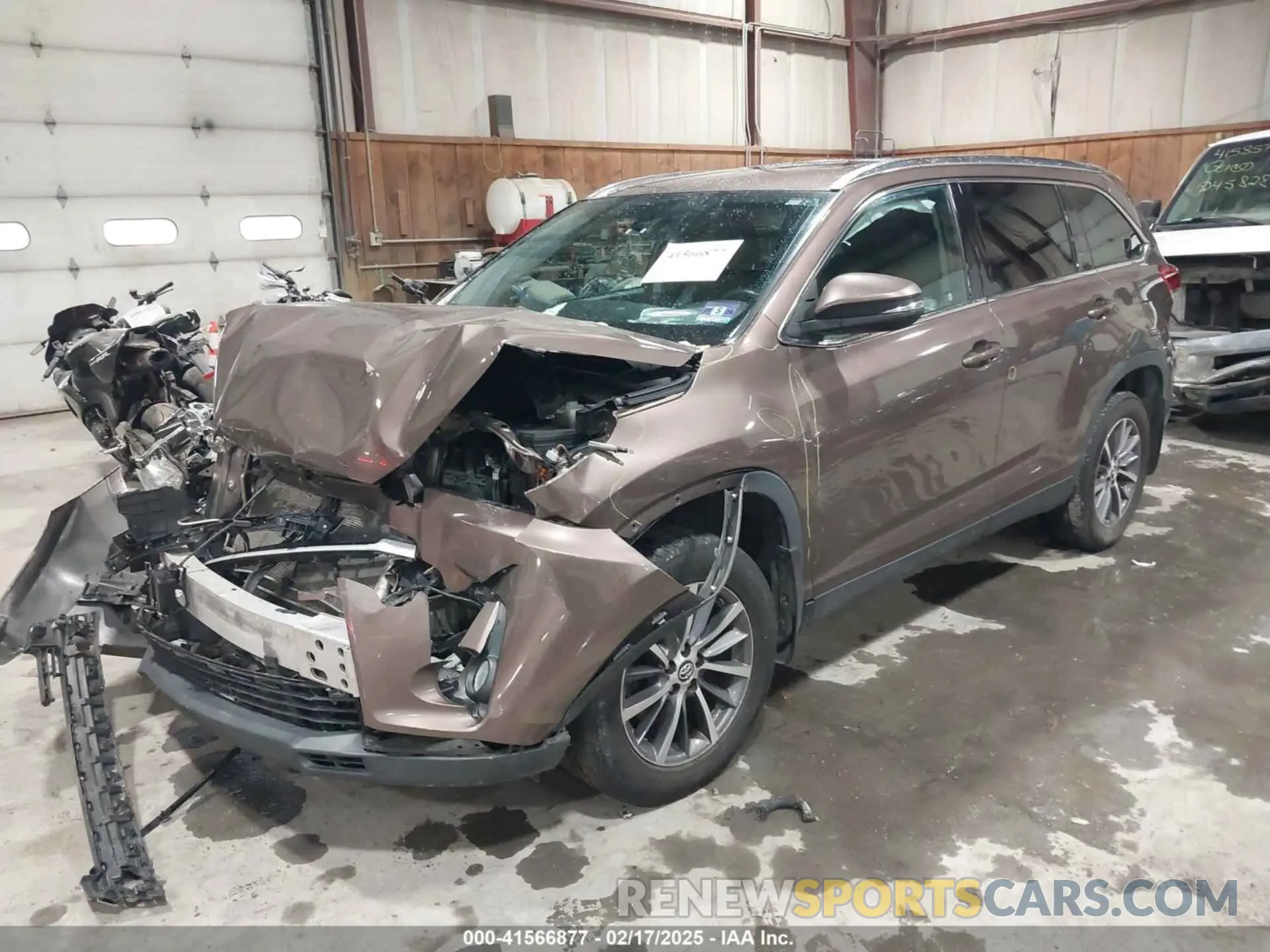 2 Photograph of a damaged car 5TDJZRFH5KS973127 TOYOTA HIGHLANDER 2019
