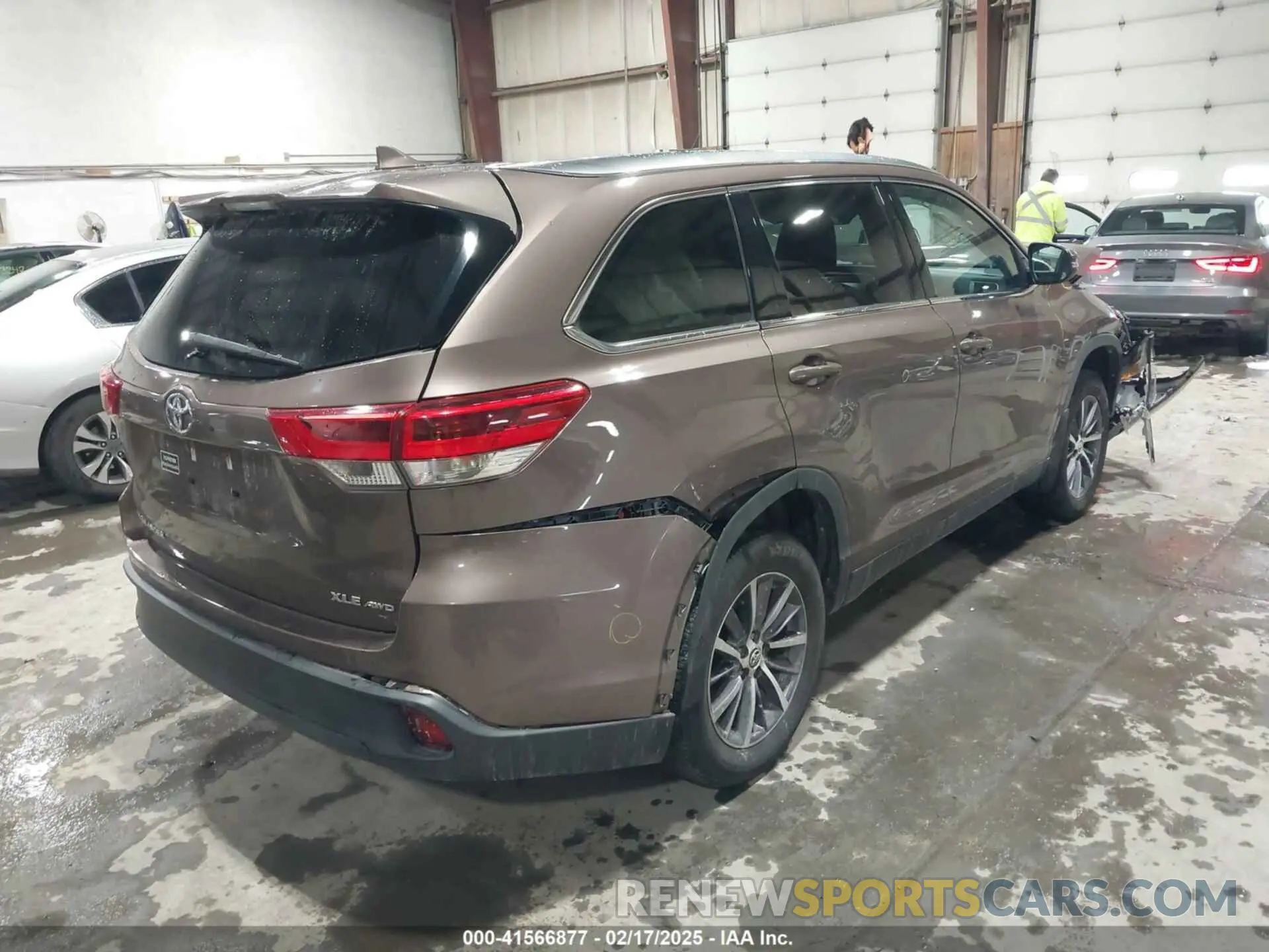 4 Photograph of a damaged car 5TDJZRFH5KS973127 TOYOTA HIGHLANDER 2019