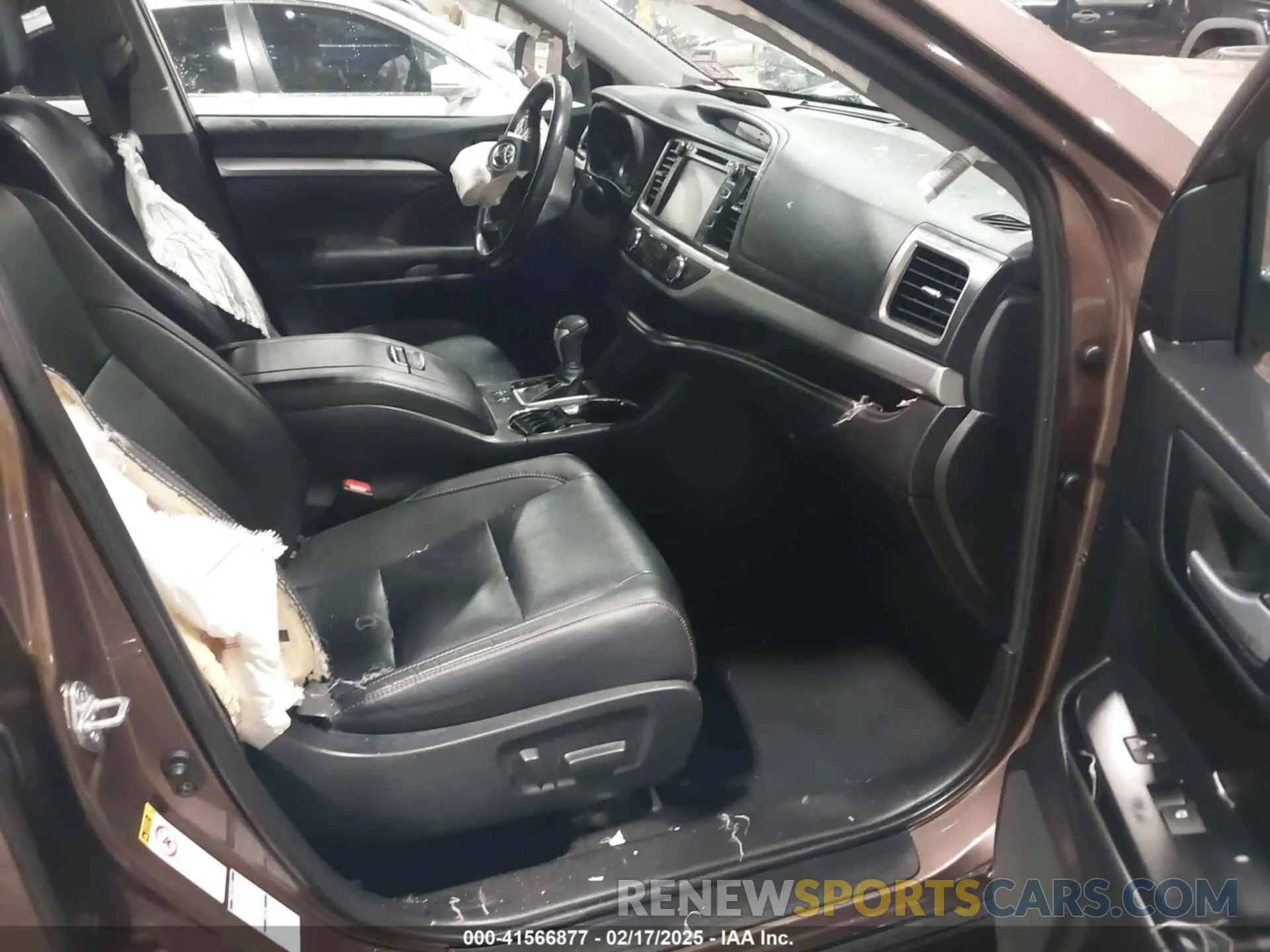 5 Photograph of a damaged car 5TDJZRFH5KS973127 TOYOTA HIGHLANDER 2019
